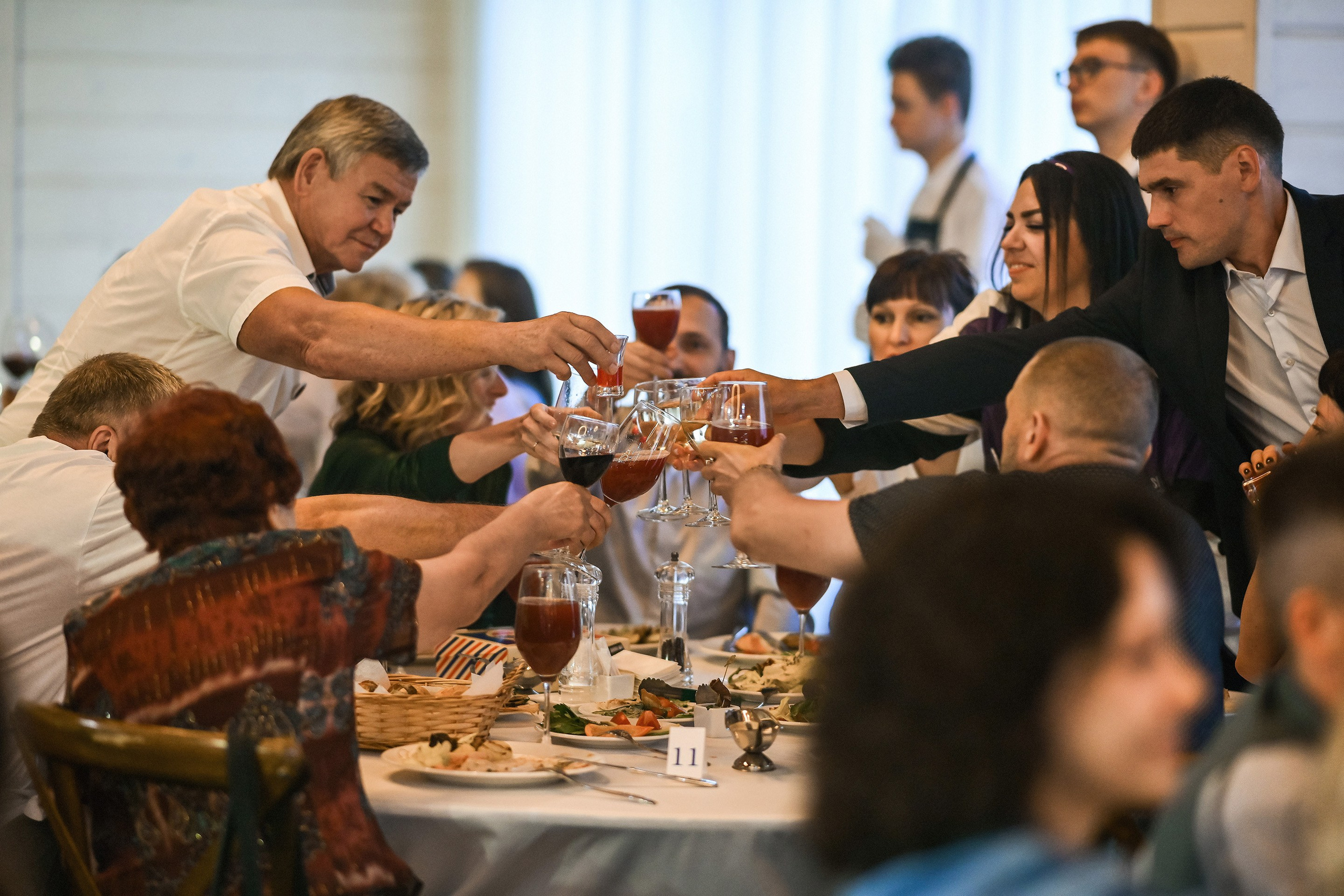 📸 Фоторепортажи с корпоративов и юбилеев в Красноярске | Примеры работ. 📸 Свадебный и семейный фотограф в Красноярске Тихомиров Евгений | 17 лет опыта | 800+ свадеб
