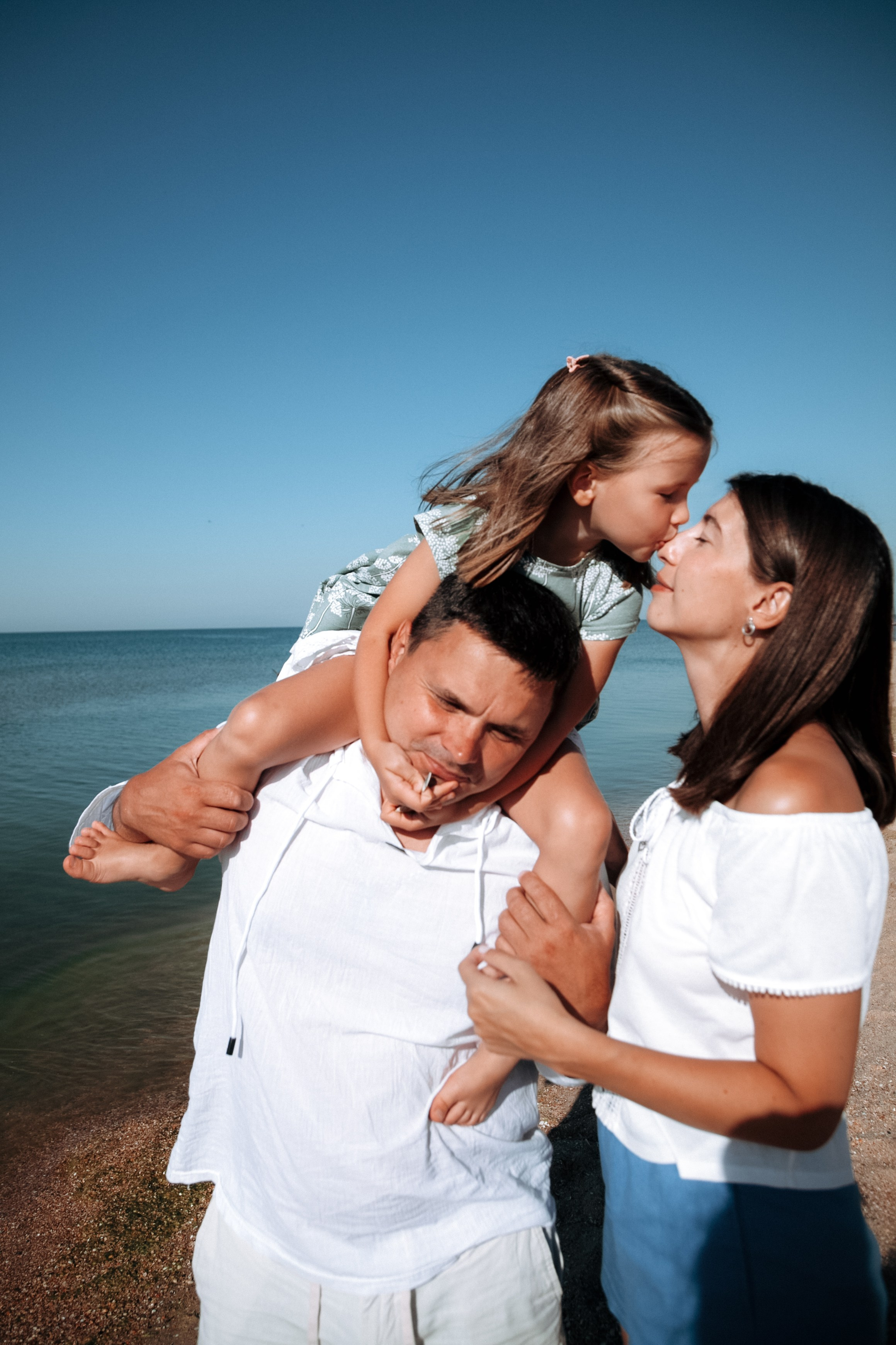 Евгения, Максим и Ксюша. Татьяна Фокина — портретный фотограф и AI creator