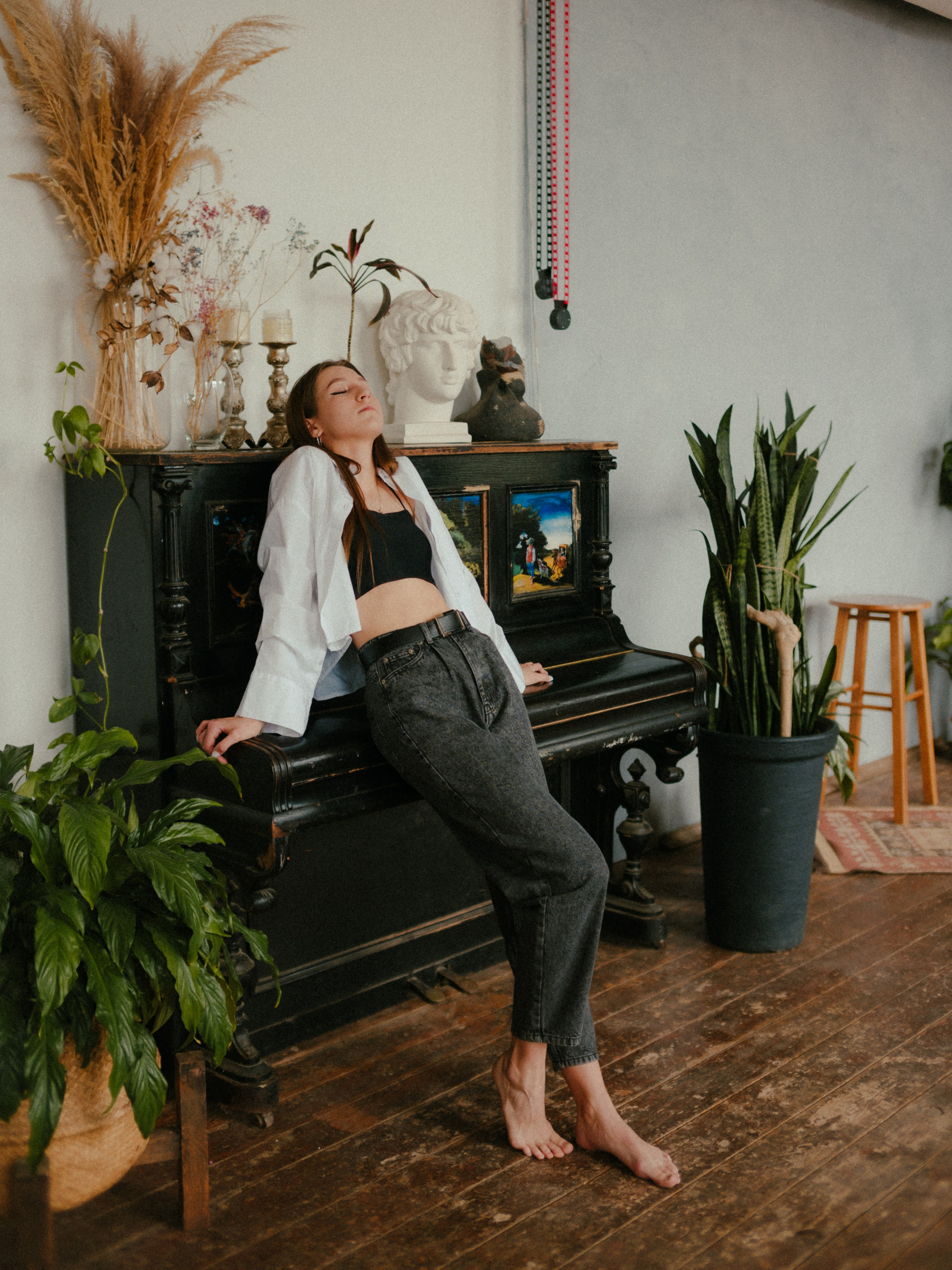 Эвелина в уютной студии. Главная