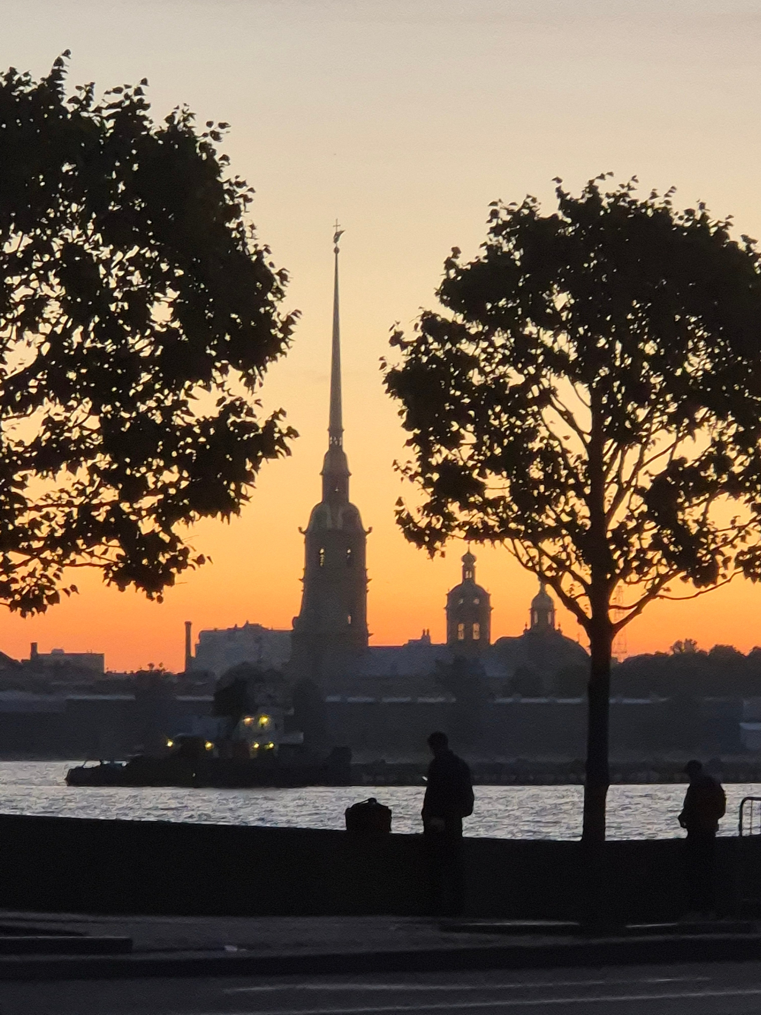 Три утра, приближается рассвет. Дворцовый мост свели на 20 минут 