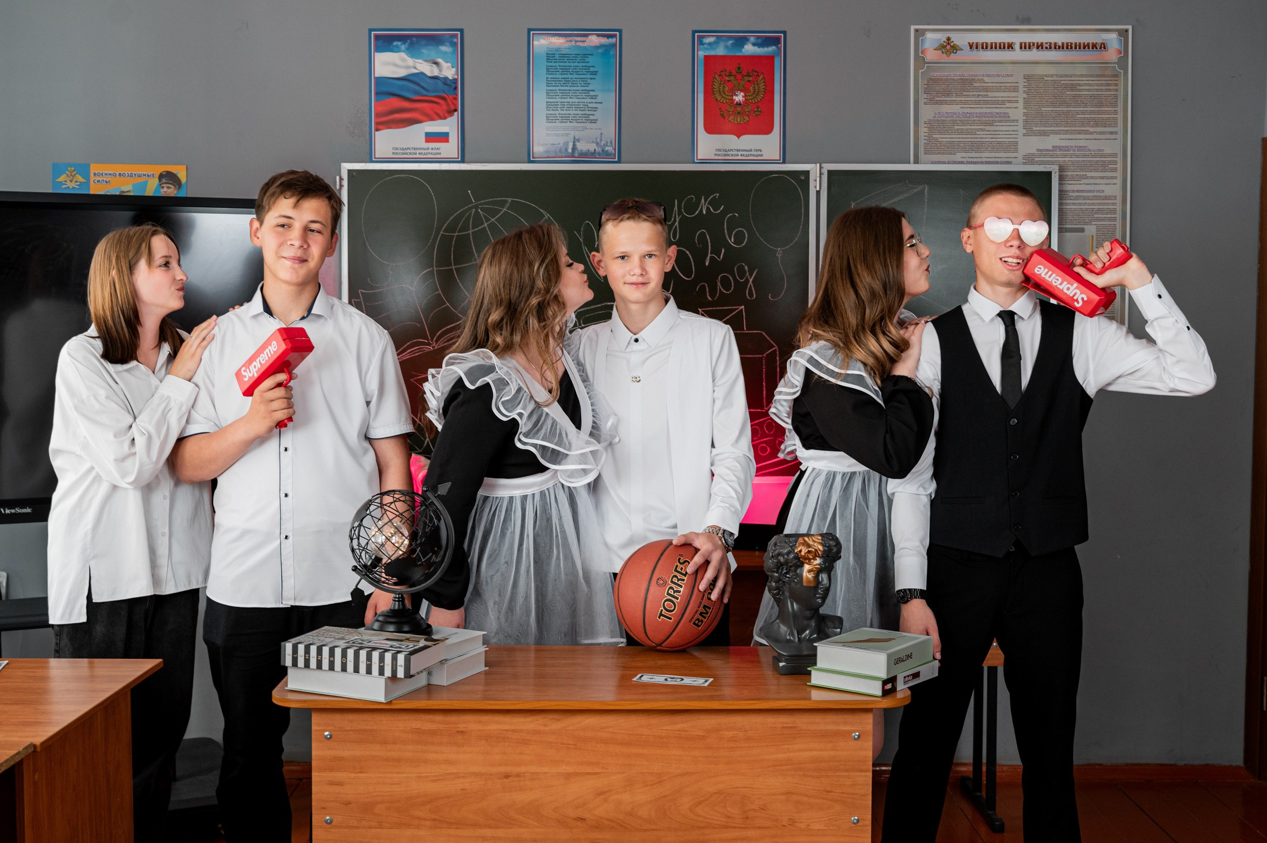 В школе. Выпускные альбомы и Школьный фотограф в Алексеевке, Бирюче, Красном