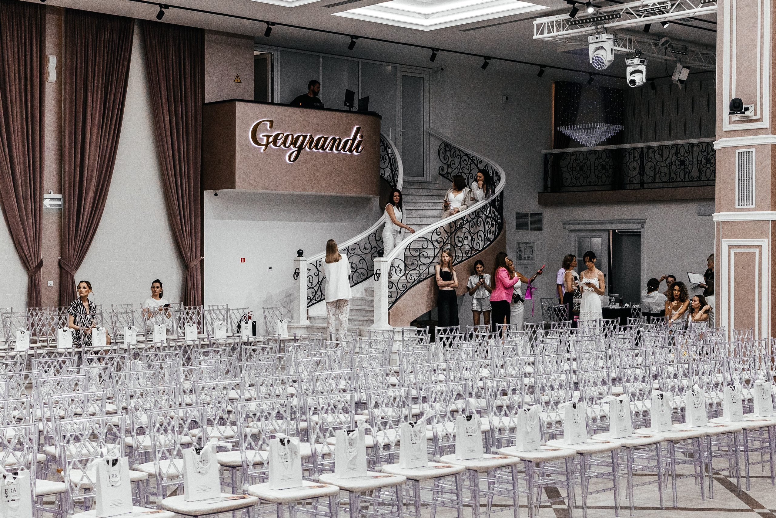 Fashion Show 2025 (Модный показ). Подготовка. Фотограф в Краснодаре | Женский портрет, семейные, репортаж мероприятий, ню, арт-ню | Лагунов Владимир