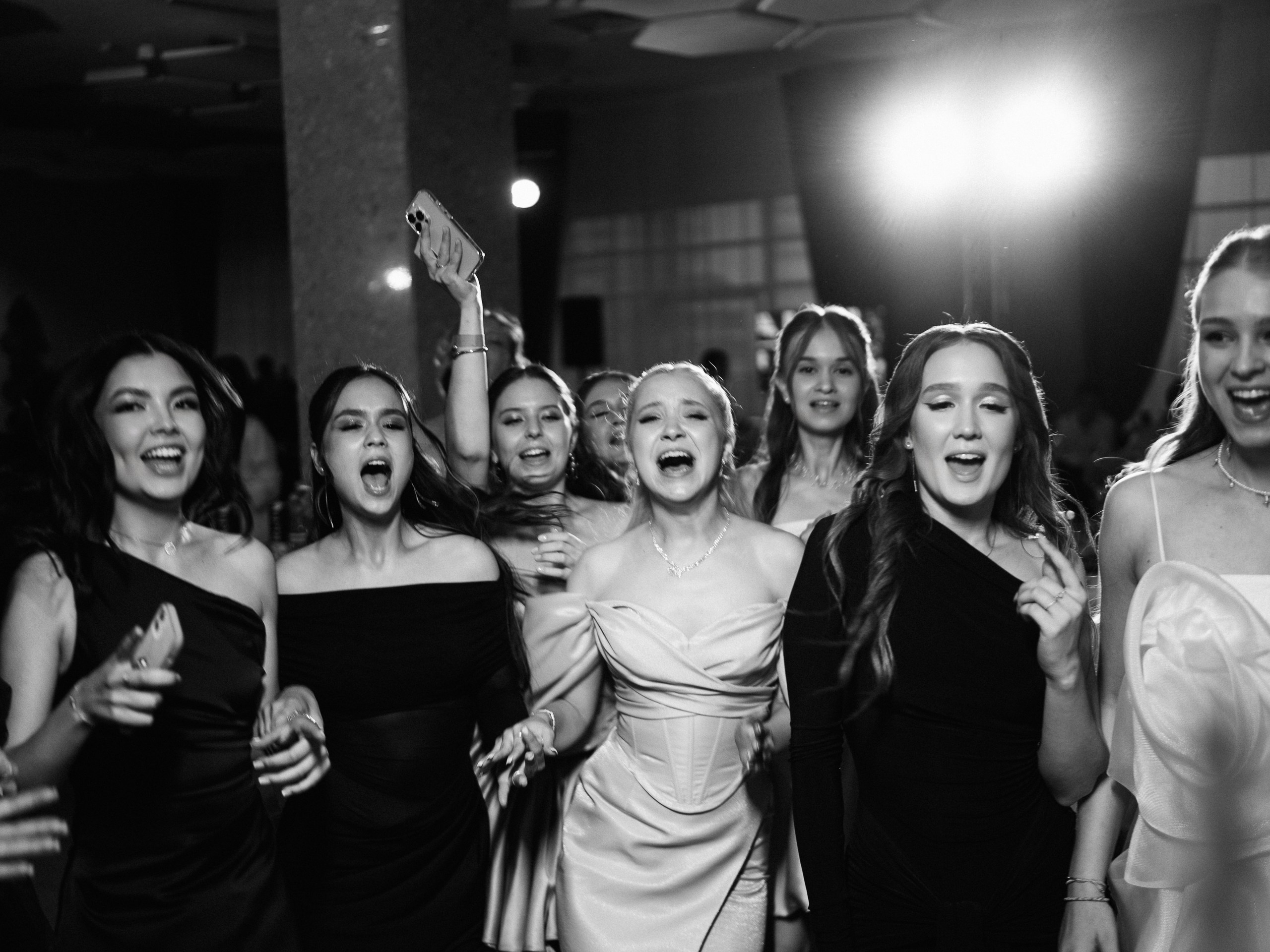 Фотограф на выпускной в Уфе — съёмка в Конгресс-холле для гимназии № 39