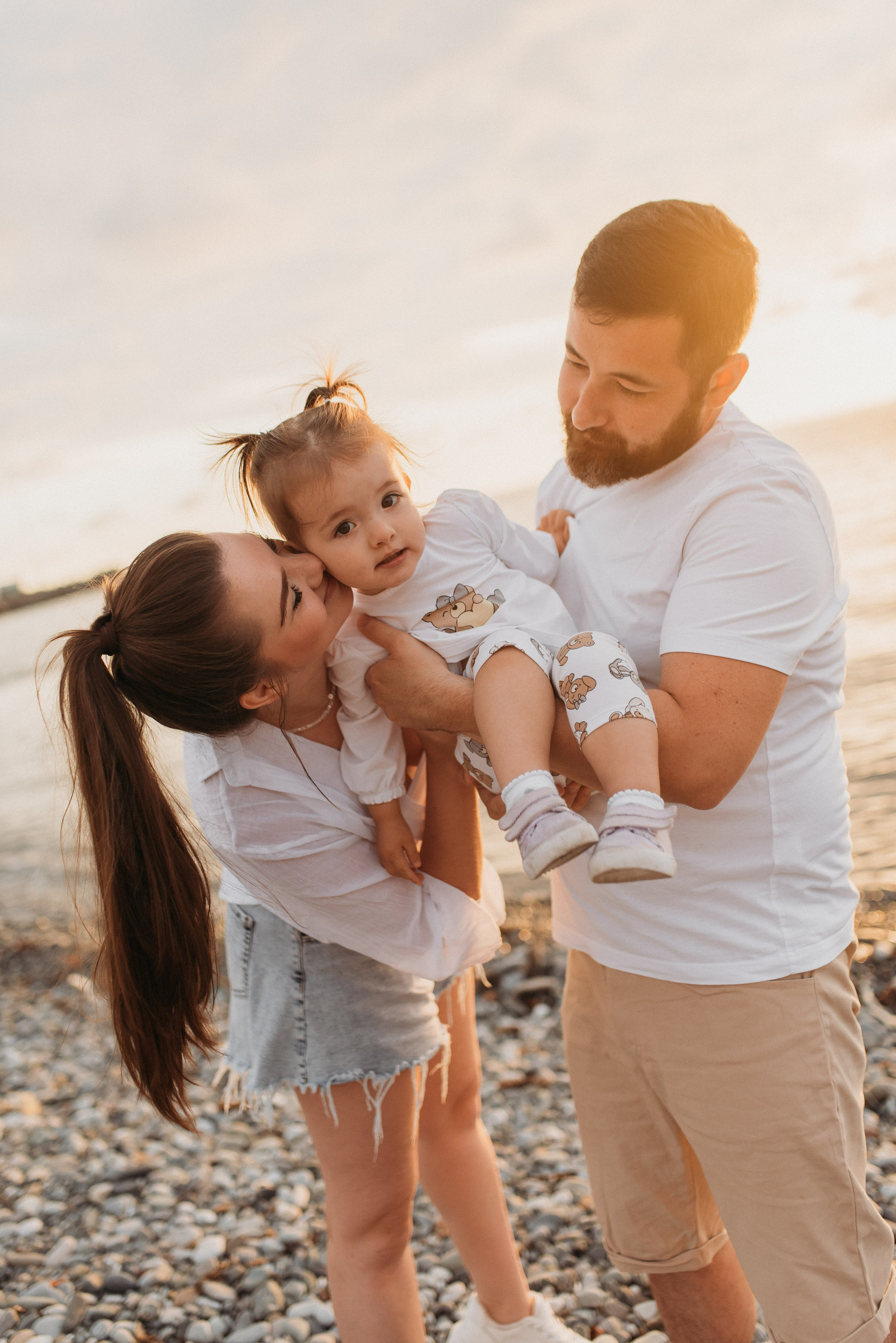 Семейная фотосессия на море на пляже в Сочи и Сириусе. Фотограф в Сочи — Маргарита Поганова