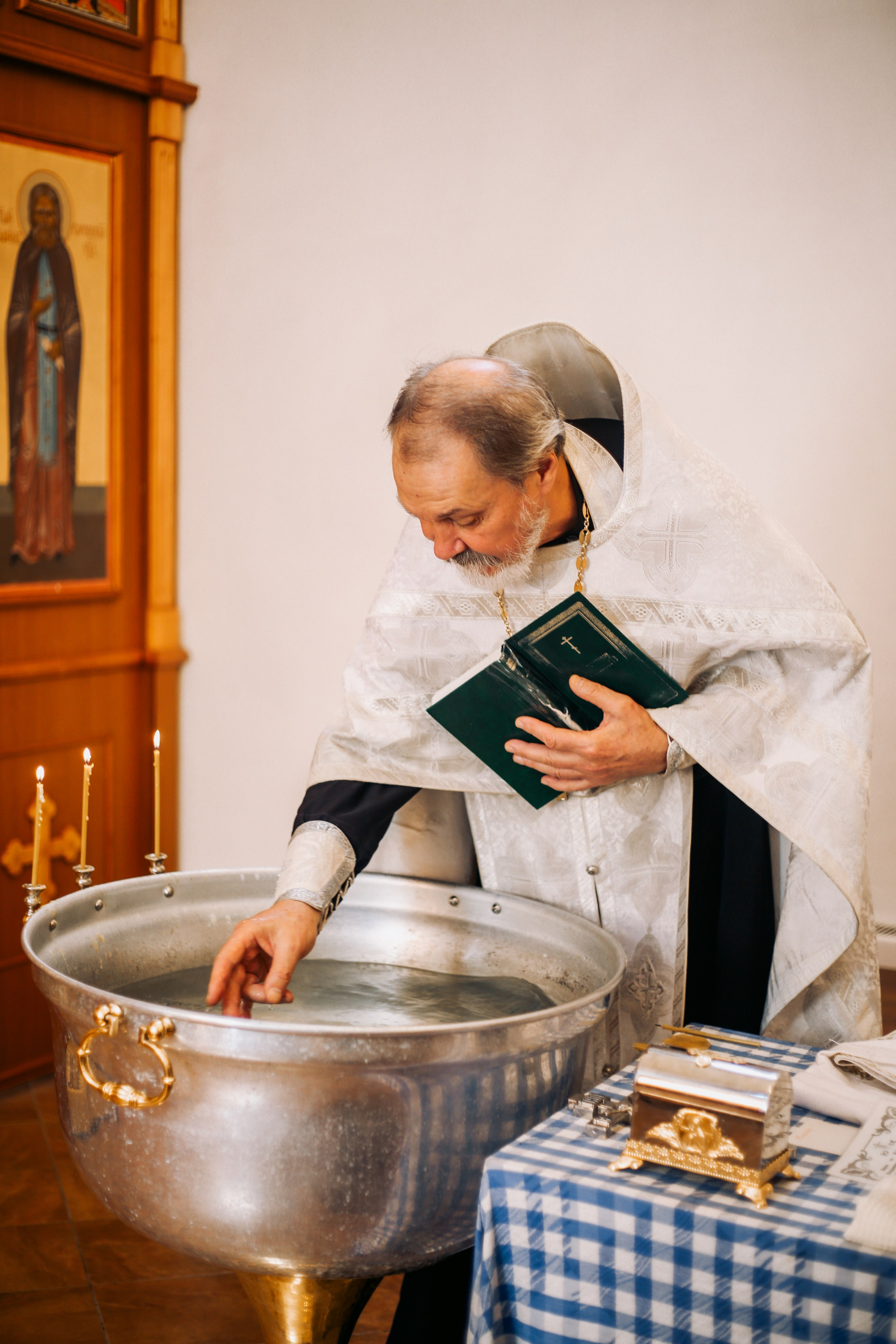 Крещение в Храме Святой Троицы Сходня. Фотограф Анастасия Залевская