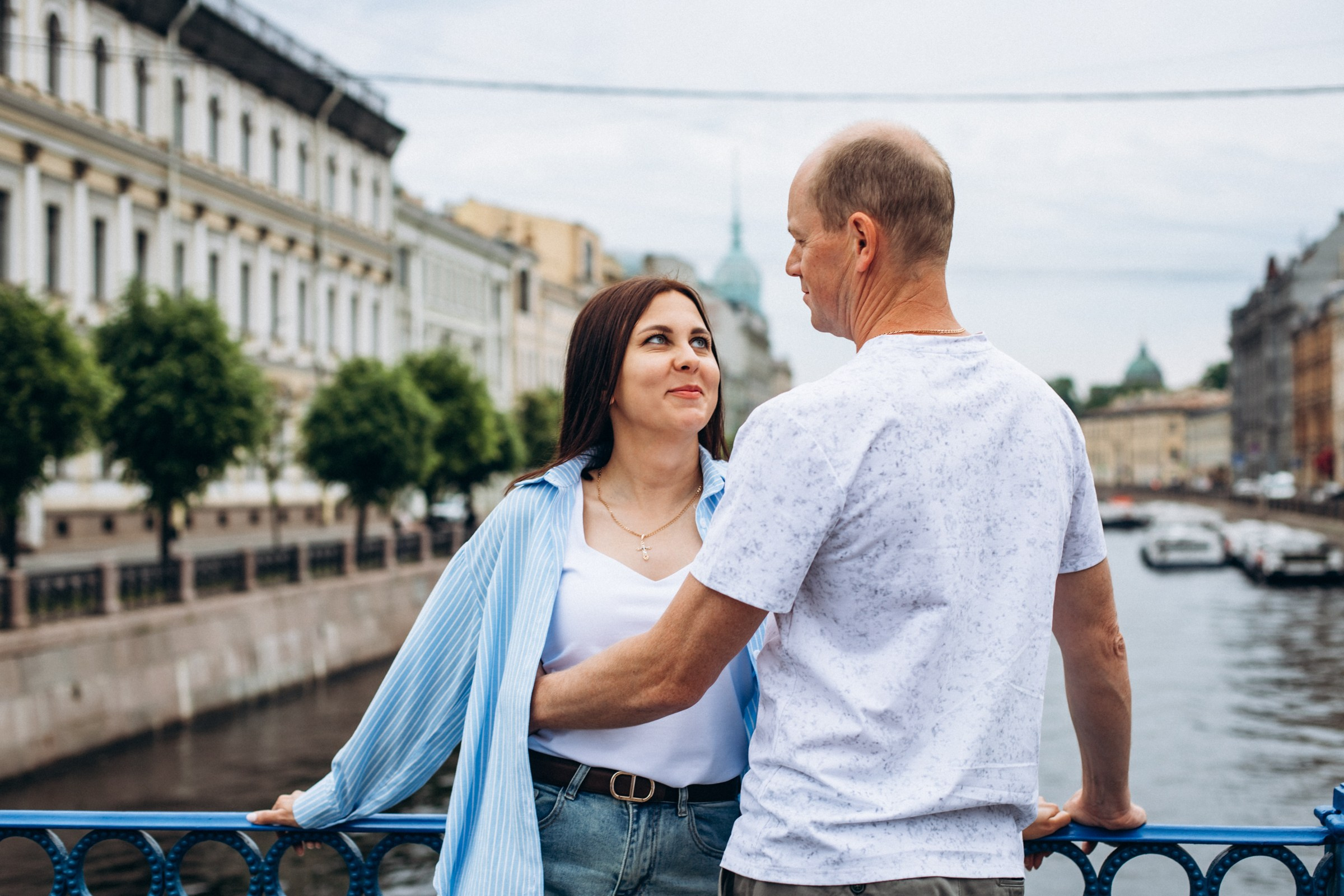 Алексей и Наталья в июне. Фотопрогулка в Петербурге. Индивидуальный и семейный фотограф в Санкт-Петербурге