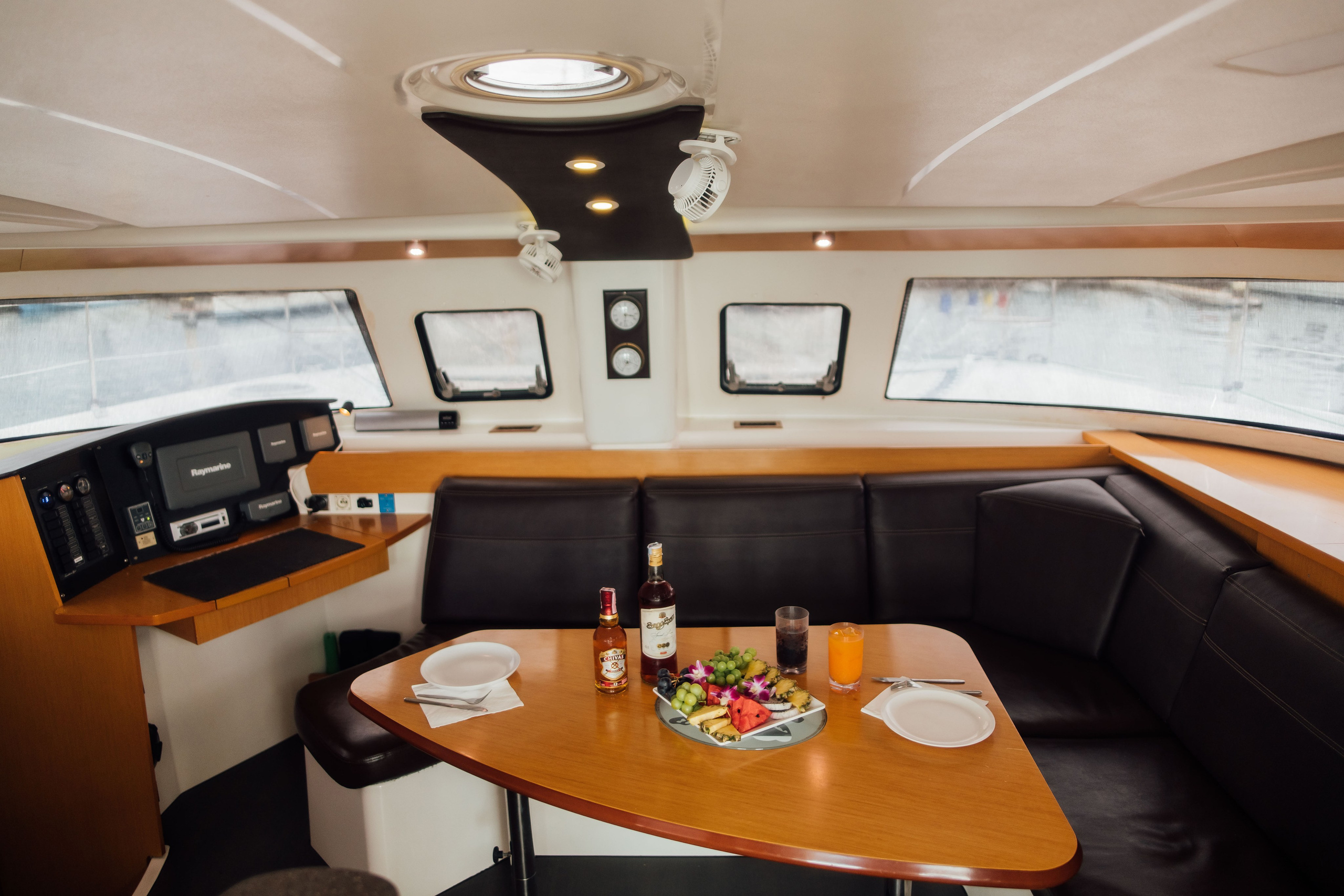 Интерьер Парусной яхты. Фотограф и Видеограф Анапа, Новороссийск, Краснодар. Алина и Женя