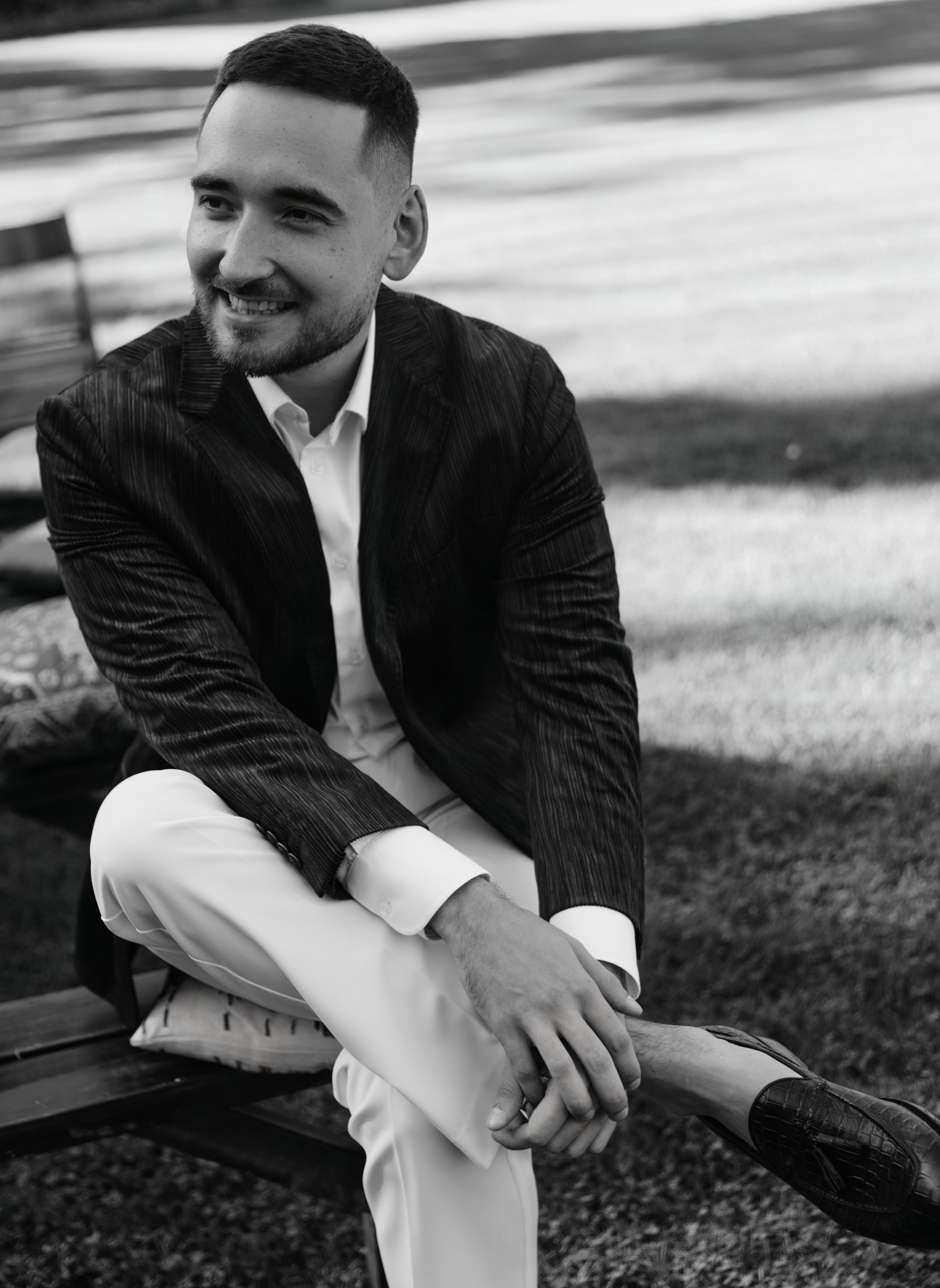 В ЛУЧАХ ЗАКАТА НА БЕРЕГУ МОРСКОМ