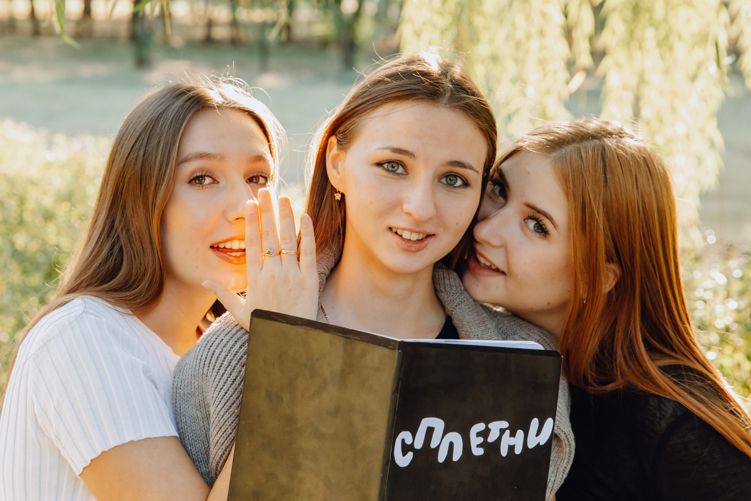 Школьные альбомы в Чернянке. Фотограф Максим Никонов