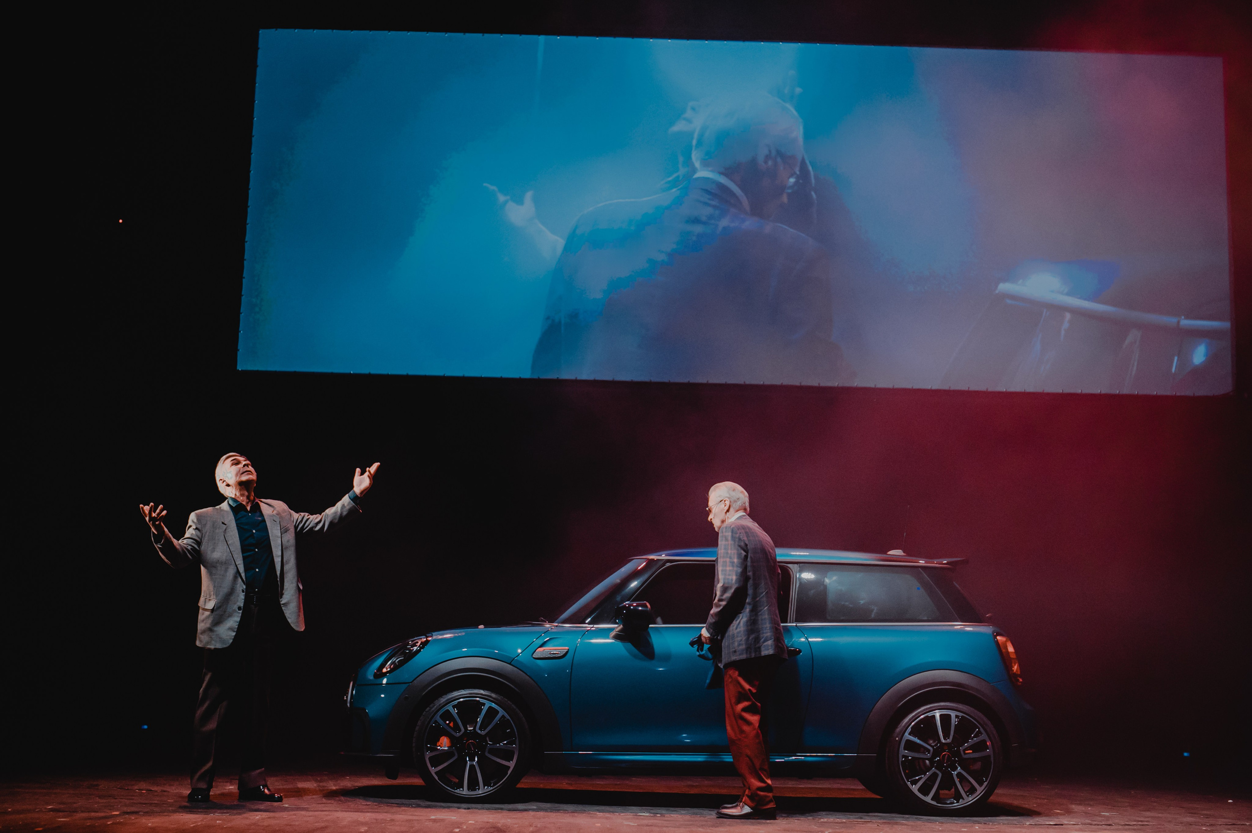 New MINI Cooper в Гоголь Центре. Репортажный, event, концертный и backstage фотограф из Москвы Виталий Кривцов