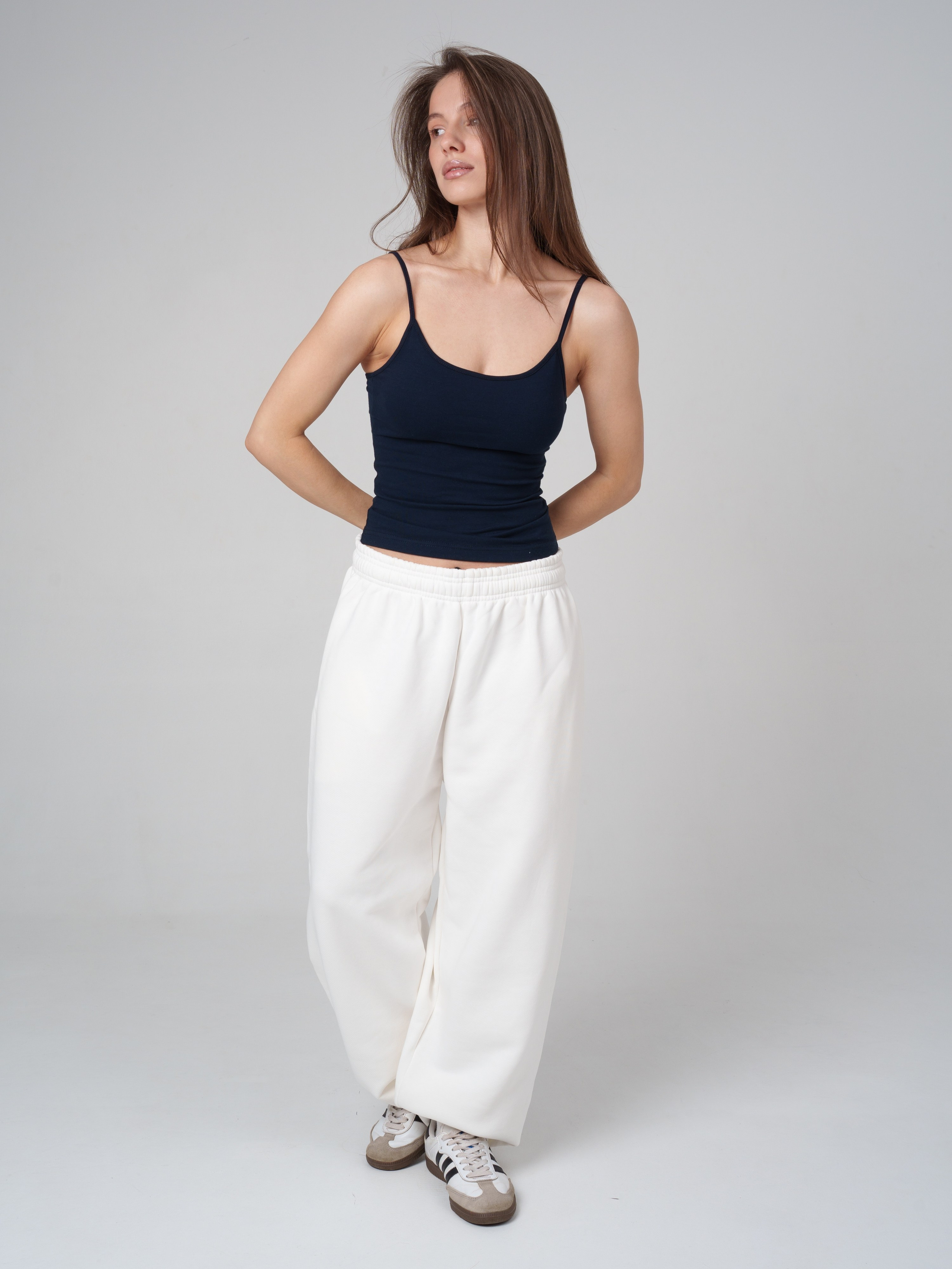 Топы на сером фоне. Иван Упоров — фотограф, рилсмейкер чебоксары