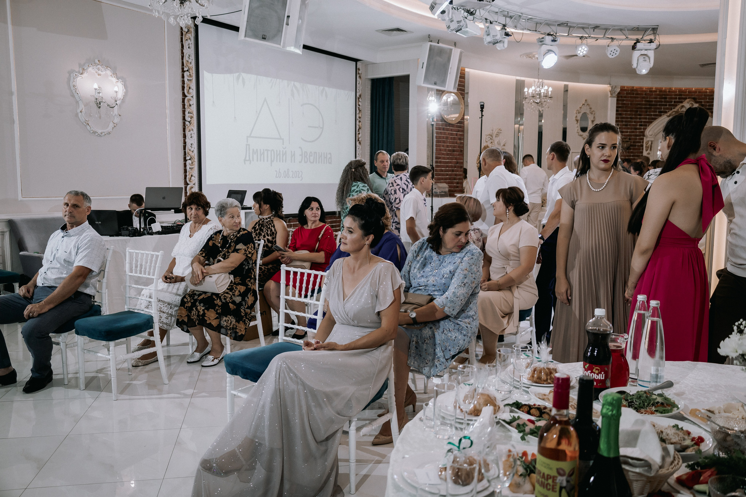 Свадебная прогулка. Эвелина и Дмитрий. Свадебная фотография. Арина Рубах