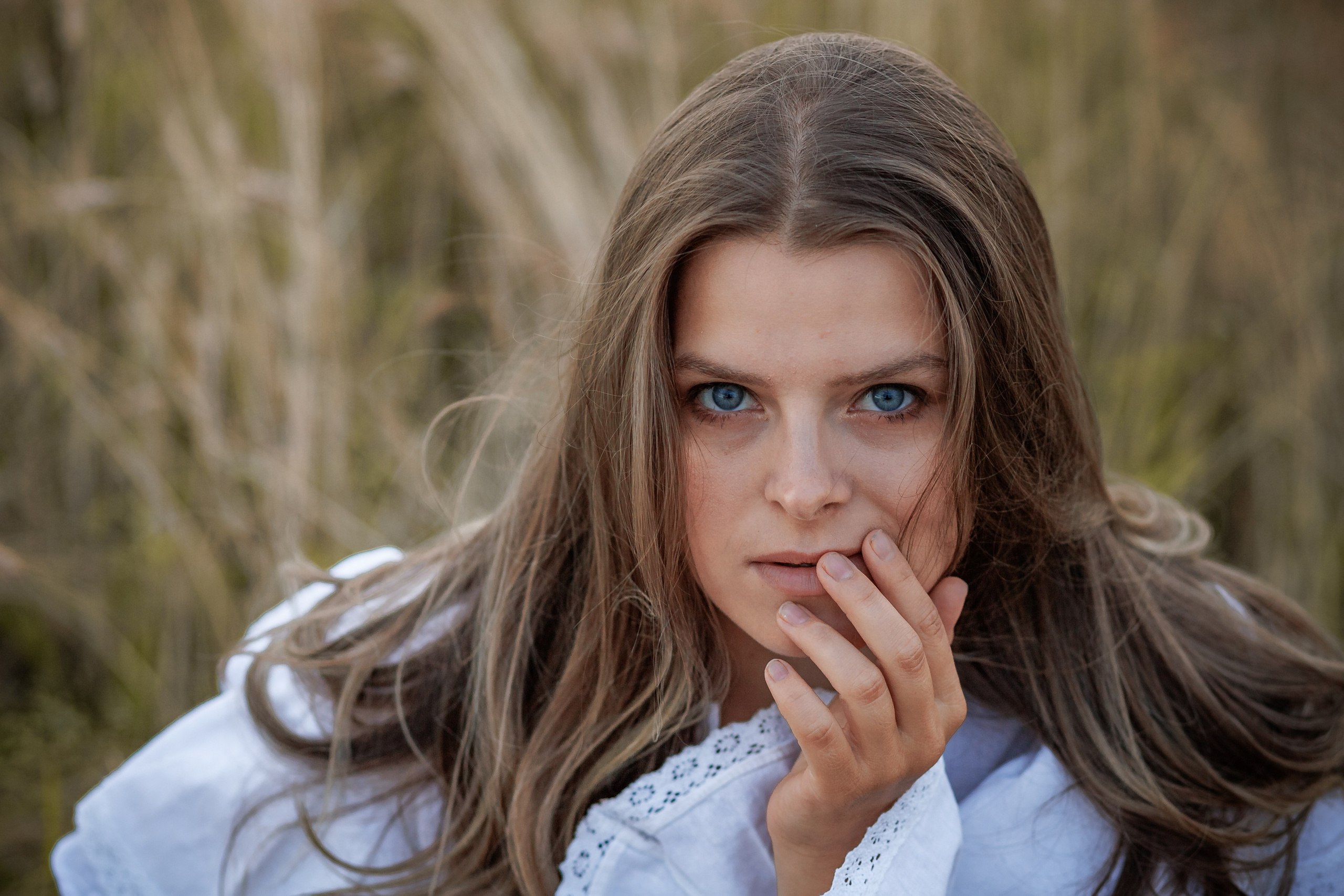 Татьяна в поле. Ирина Мезенцева | Женский и предметный фотограф | г. Омск