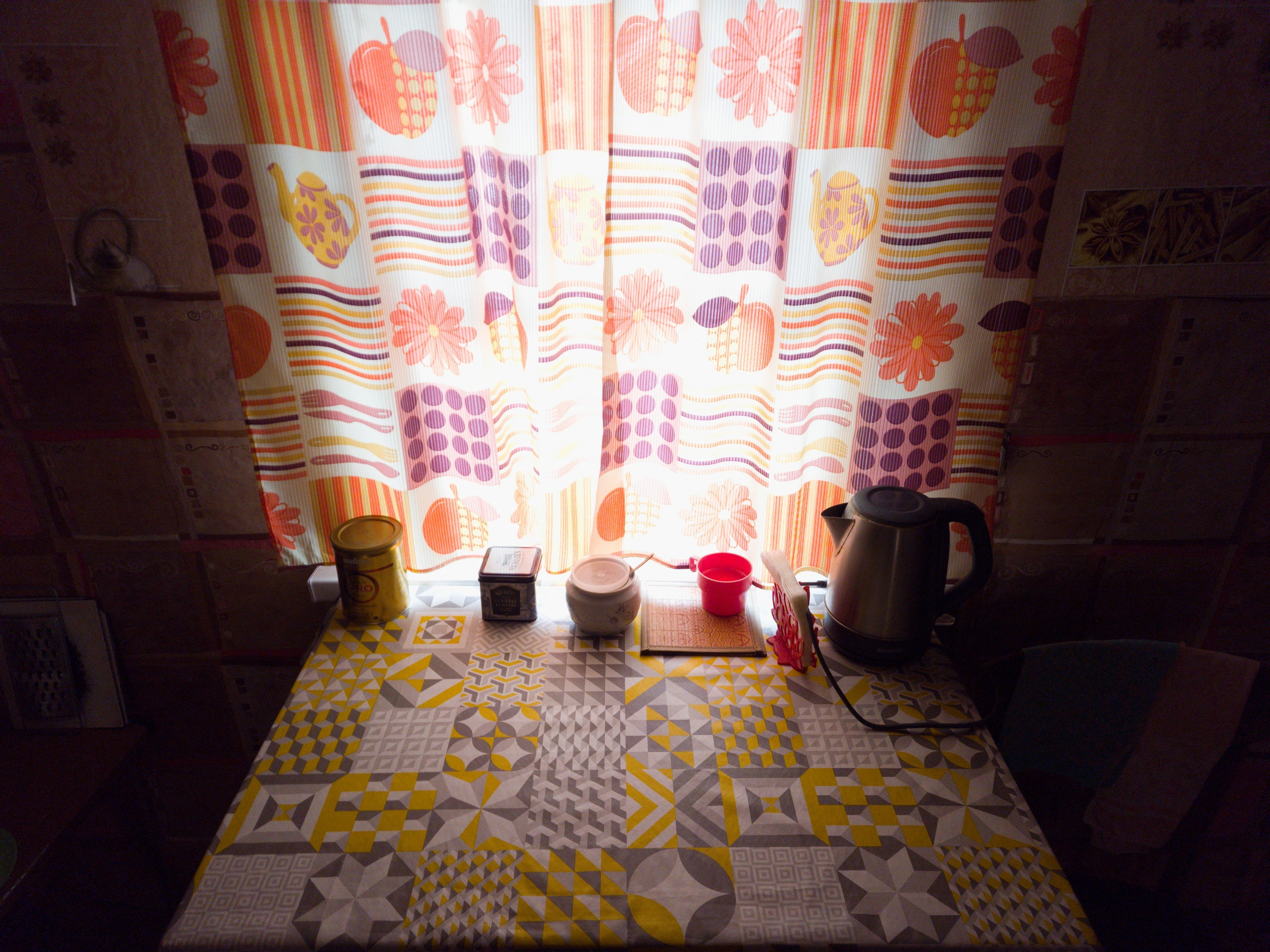 Home.land. Künstler Verstecktoff