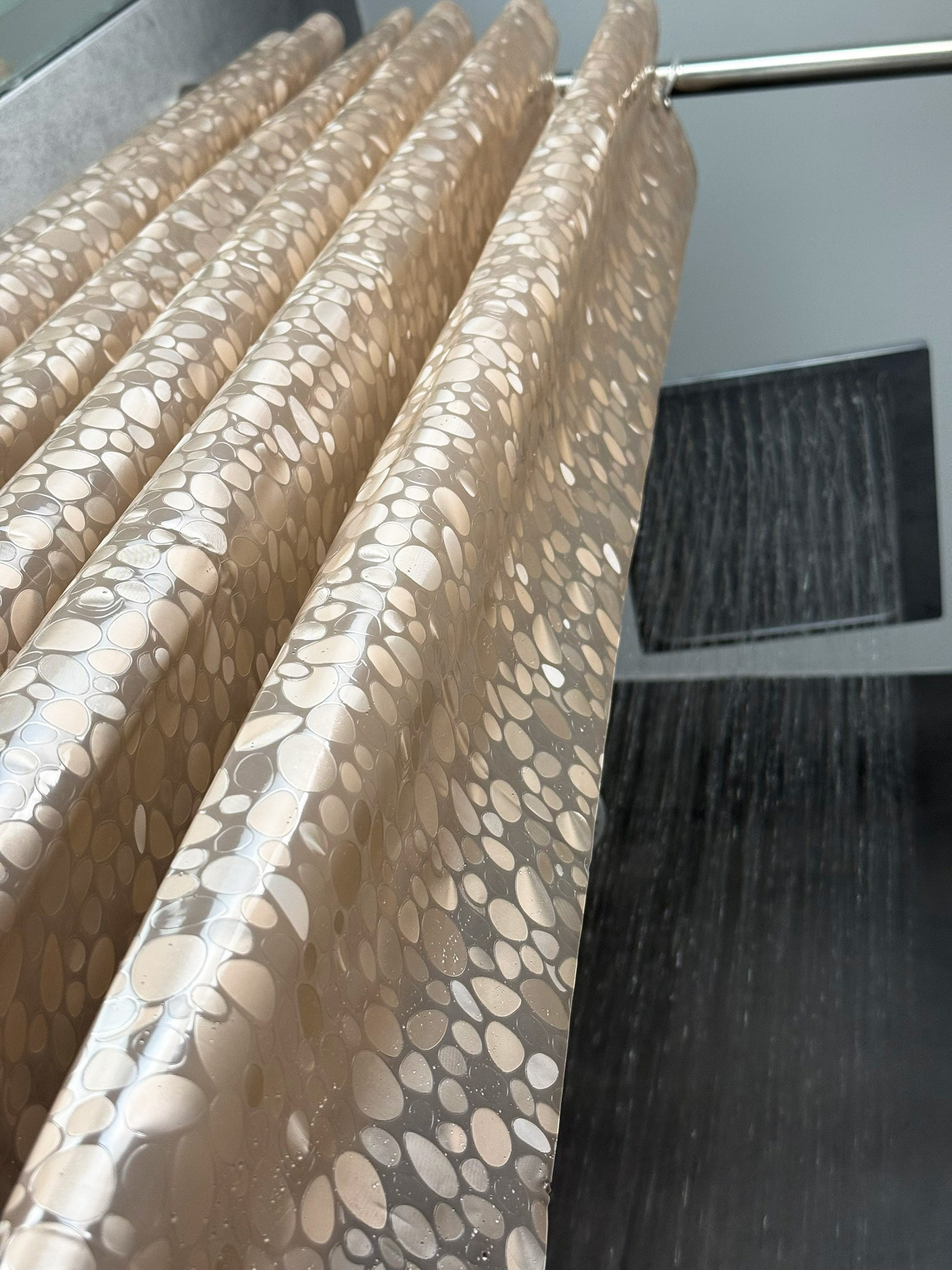 Шторка. Анна Карчмит — AI-художник. Эдиториал, нейрофотосессия и контент для fashion и beauty брендов