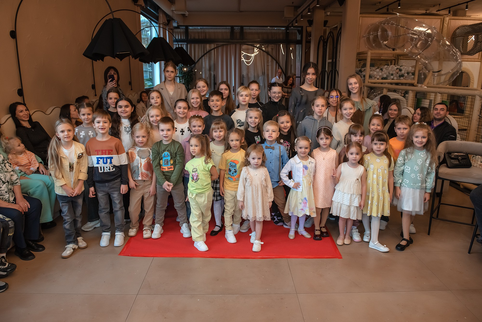 HAPPYkids дефиле в день мамы. Семейный и коммерческий фотограф в Сочи Александр Бодунов