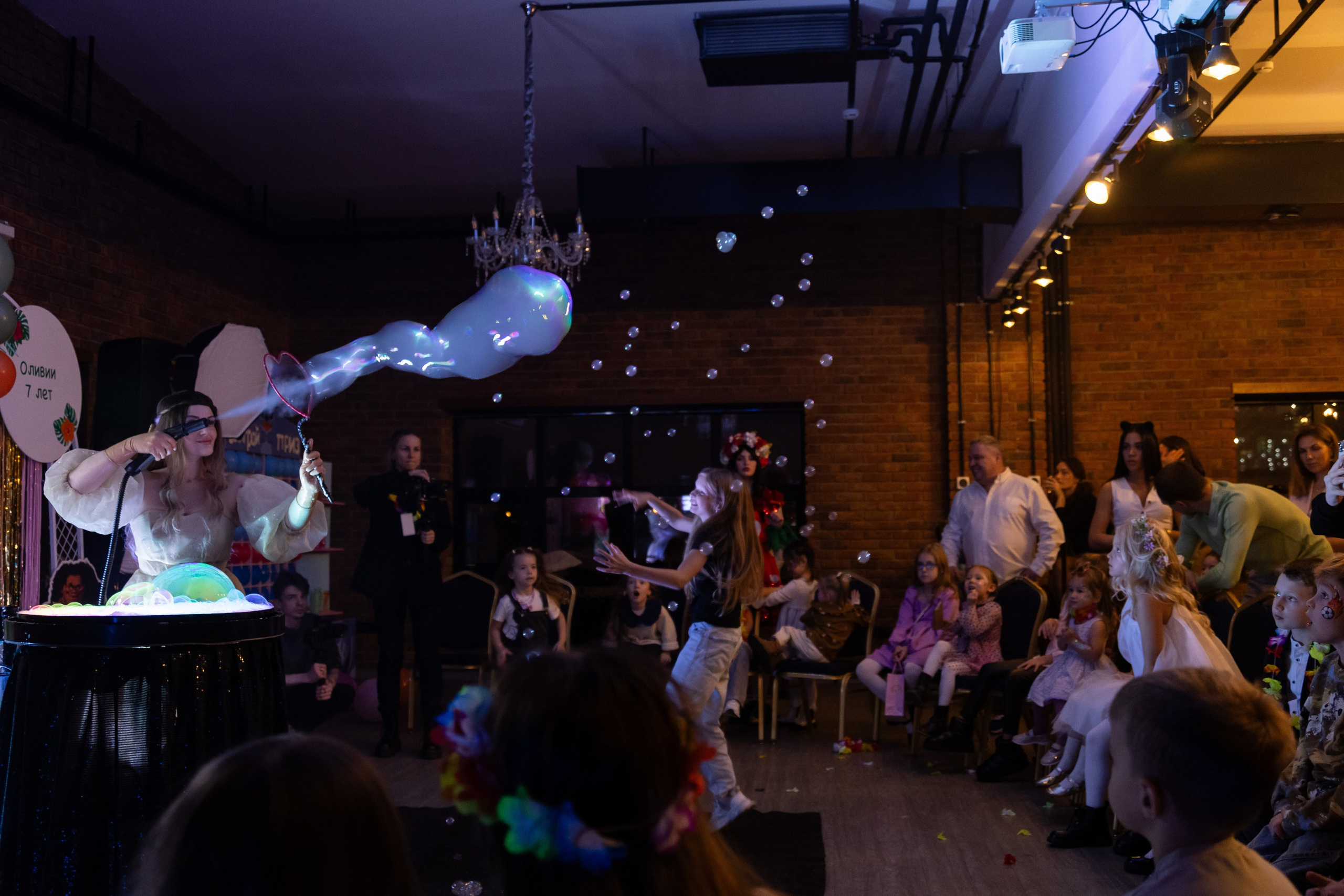 День Рожденья Оливия 7 лет. Портретный Студийный и уличный фотограф Москва. Индивидуальные, Семейные, Беременность, Будуар, Каталог, контент съемки для блога и бизнеса