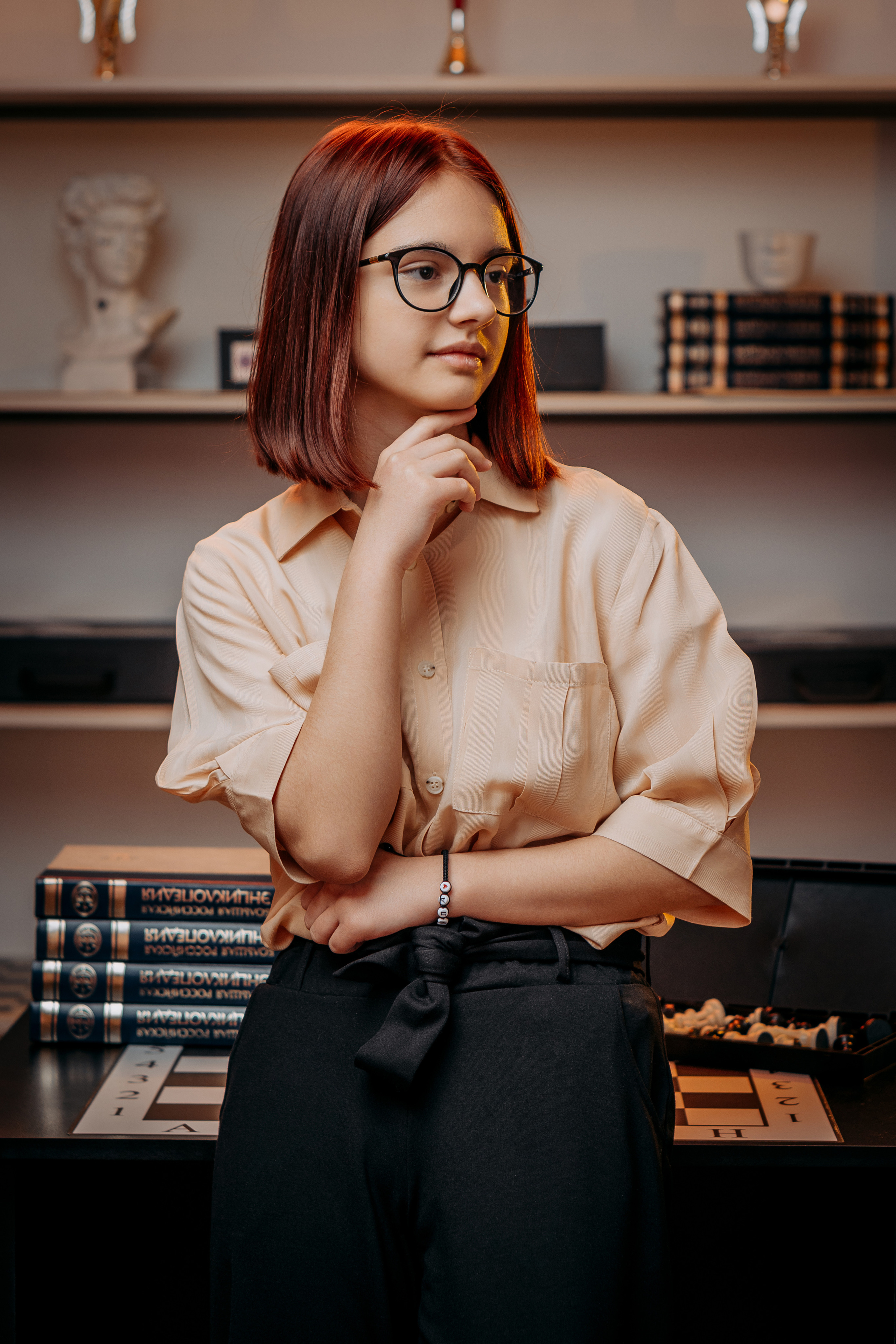 Заказать выпускные альбомы в городе Хабаровск, достаточно просто. Не важно, 9-ый или 11-ый класс,мы выполняем все виды школьных фотосессиий, для выпускников Хабаровских школ.Мелбук - это больше, чем школьные воспоминания. Наши книги - это стильный продукт который хочется показывать людям.Школьный фотоальбом - это не менее важно, чем выпускная лента.Работаем по всему Хабаровскому краю и дальнему востоку.