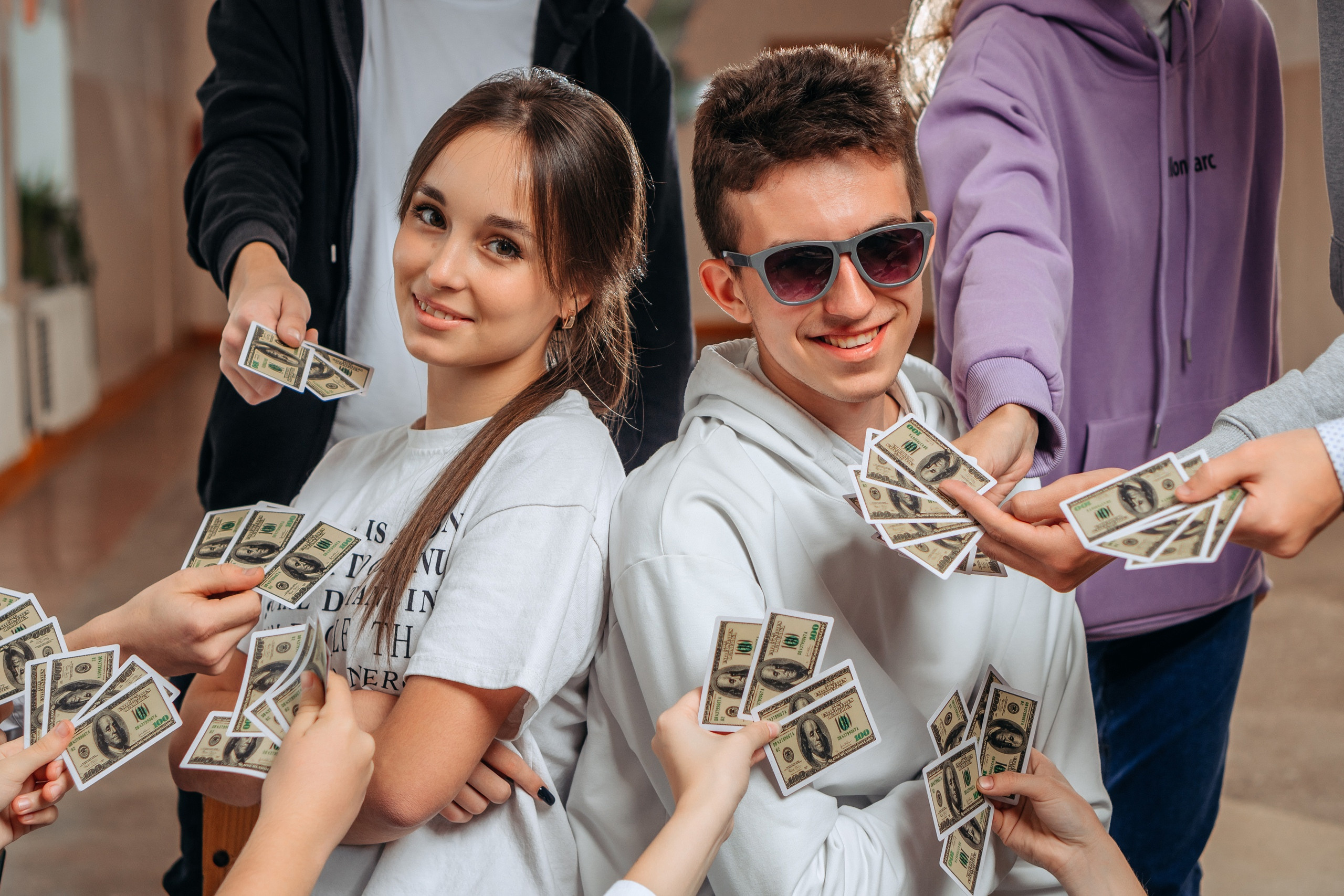 Заказать выпускные альбомы в городе Хабаровск, достаточно просто. Не важно, 9-ый или 11-ый класс,мы выполняем все виды школьных фотосессиий, для выпускников Хабаровских школ.