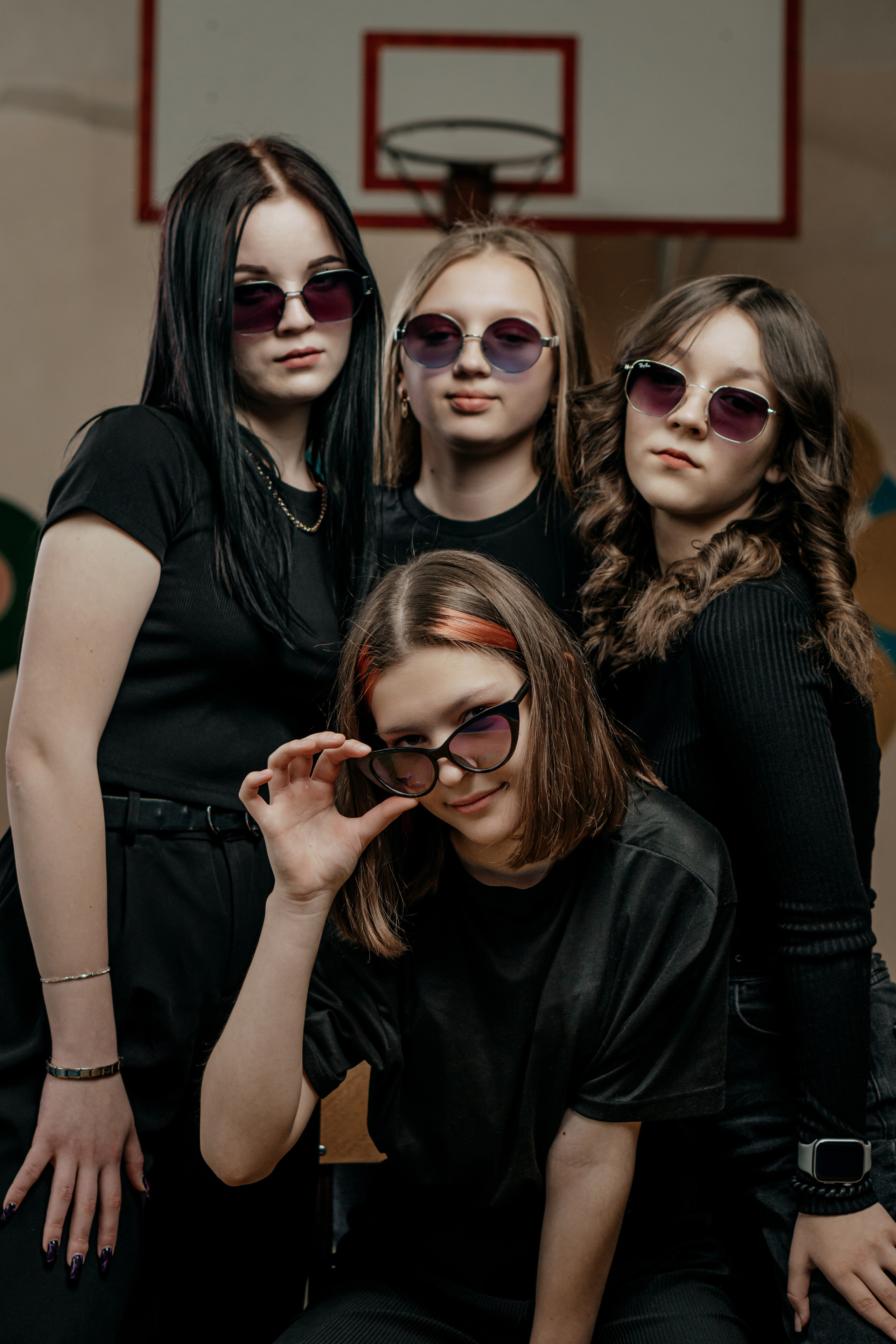 Заказать выпускные альбомы в городе Хабаровск, достаточно просто. Не важно, 9-ый или 11-ый класс,мы выполняем все виды школьных фотосессиий, для выпускников Хабаровских школ.Мелбук - это больше, чем школьные воспоминания. Наши книги - это стильный продукт который хочется показывать людям.Школьный фотоальбом - это не менее важно, чем выпускная лента.Работаем по всему Хабаровскому краю и дальнему востоку.