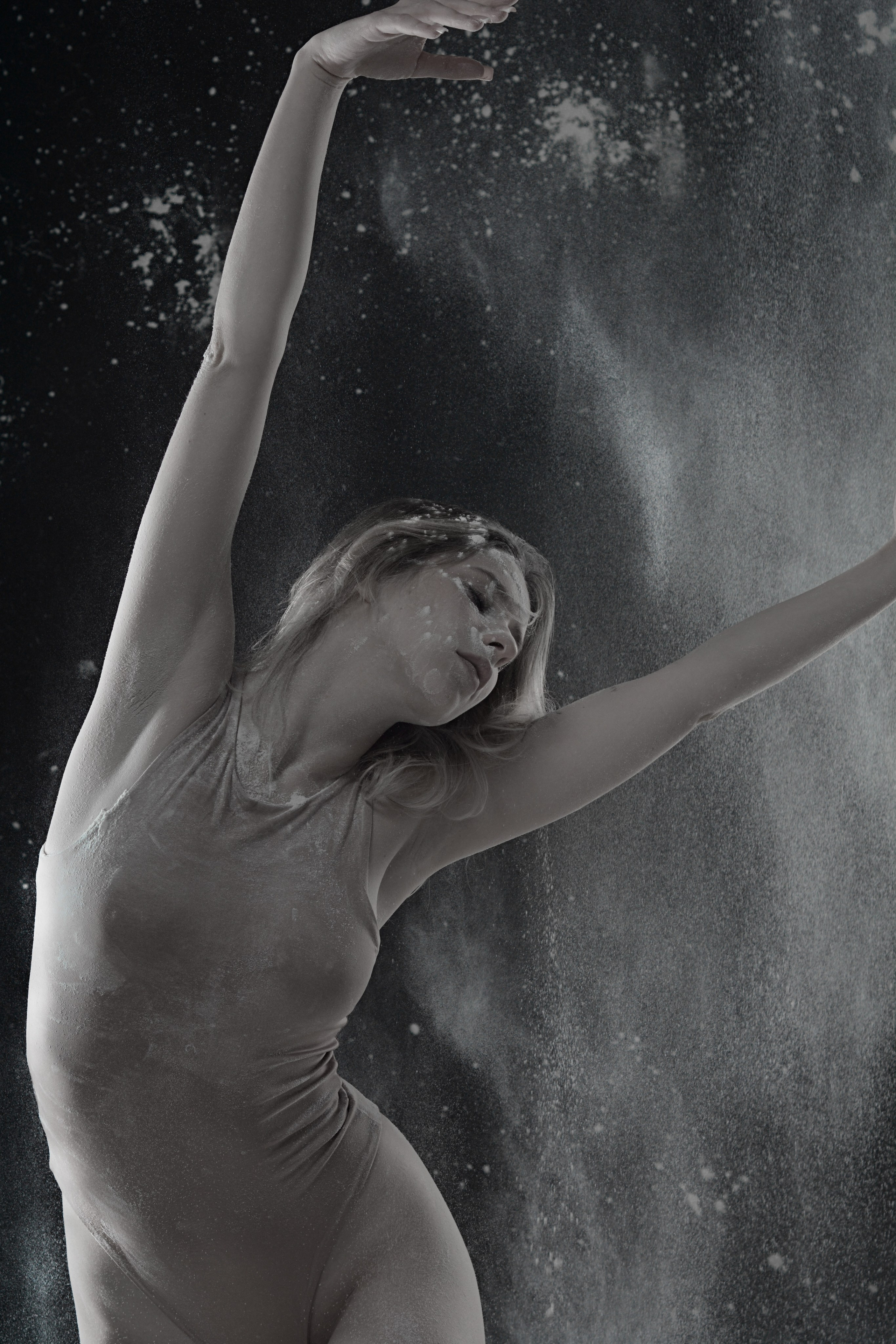 Фотосессия с мукой. Студийный и портретный фотограф в САНКТ-ПЕТЕРБУРГЕИрина Махаон