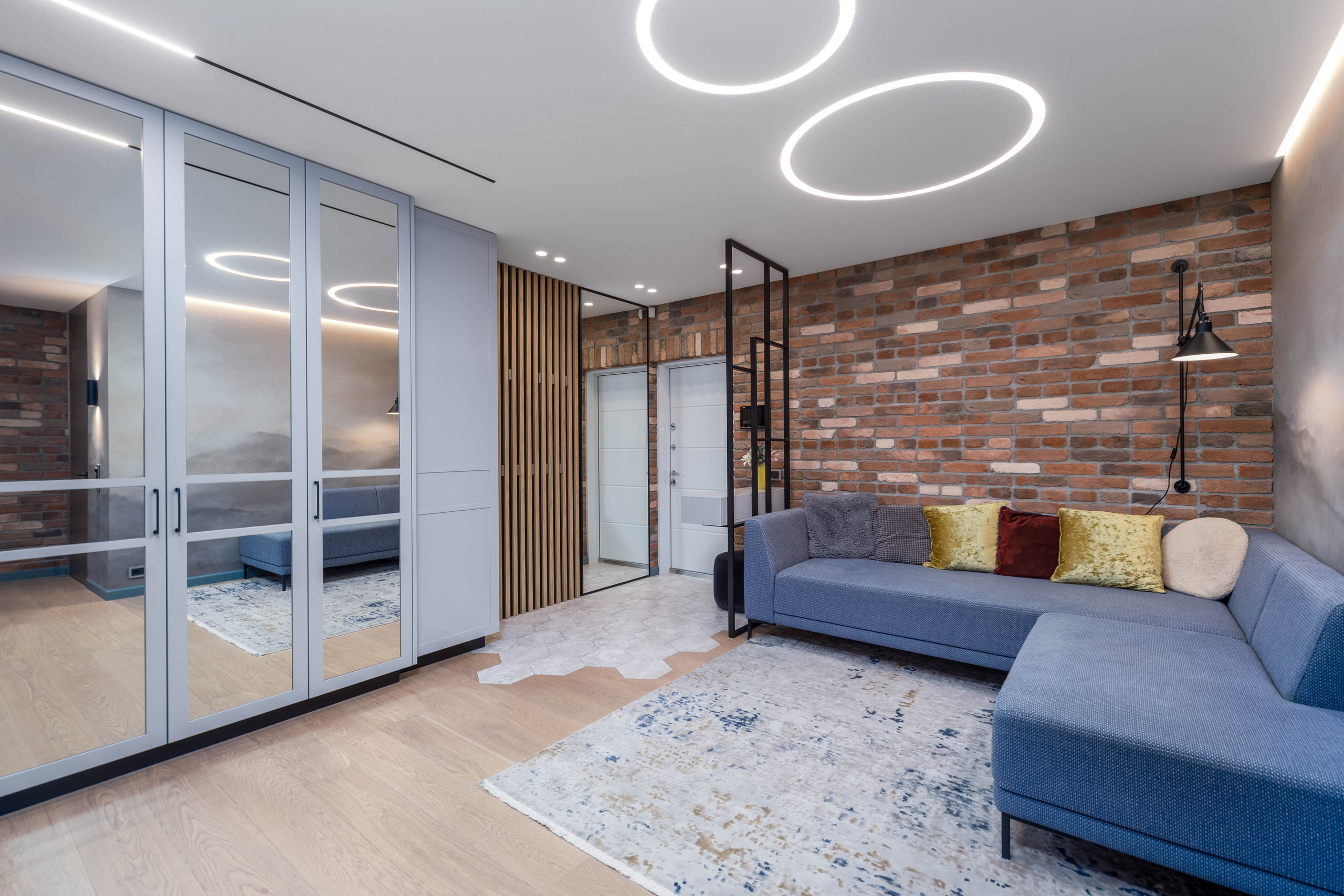 Интерьер зоны прихожей в четырехкомнатной квартире в ЖК Мегаполис