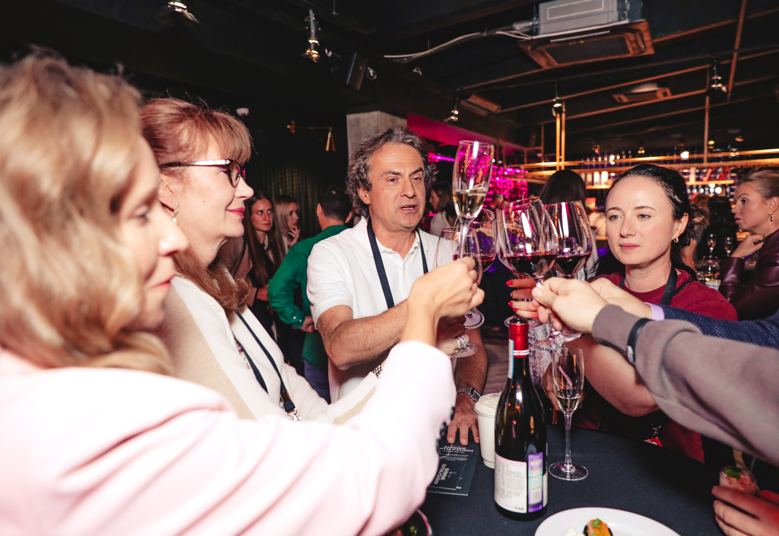 Дегустация от SimpleWine. Фотографии Media Direction Group