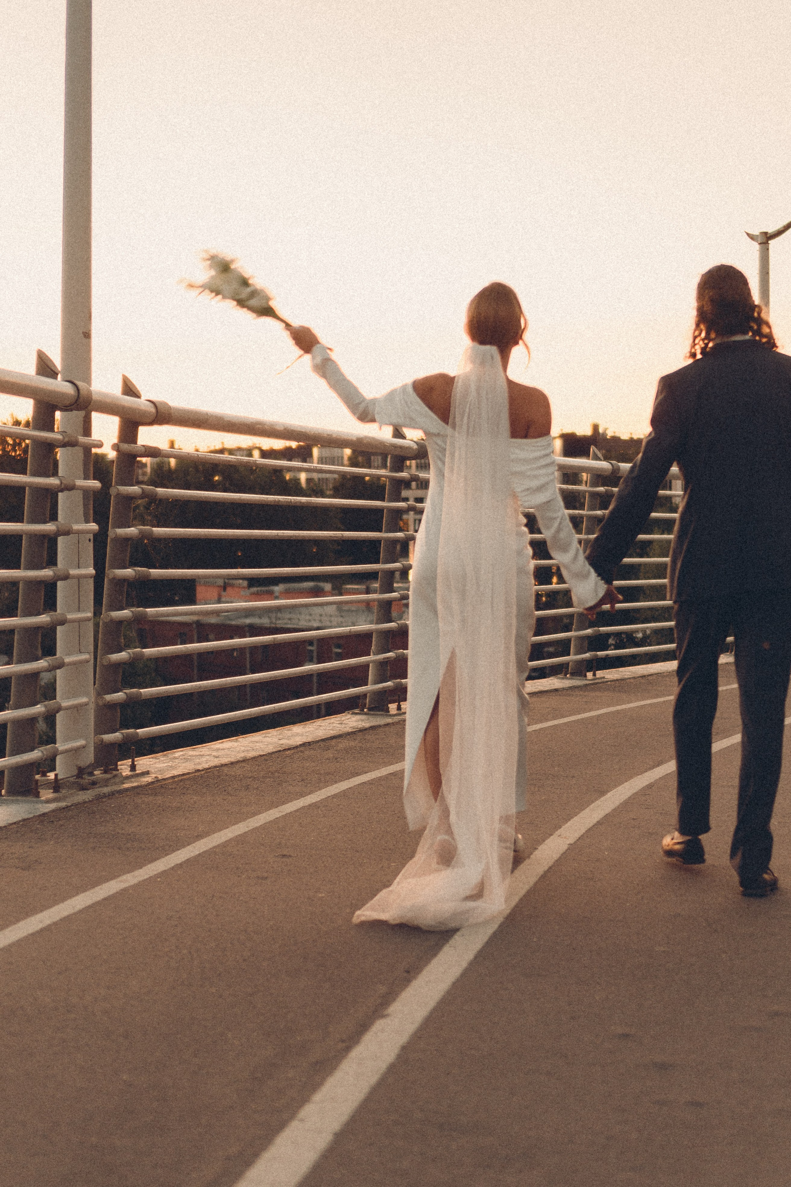 СВАДЕБНАЯ СЬЕМКА ВОЗЛЕ МСОТА БЕТАНКУРА НА КАБРИОЛЕТЕ. Профессиональный фотограф, Санкт-Петербург — Виктория Богомолова