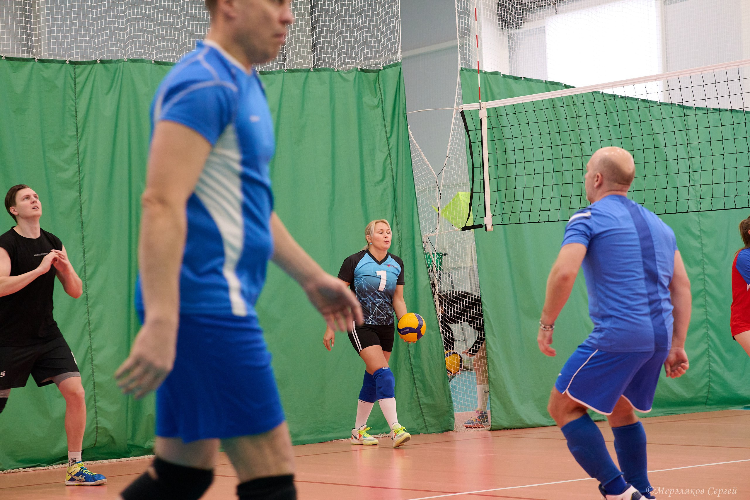 Новогодний волейбольный турнир. Ижевск. 16.12.23. Спортивный репортажный фотограф в Ижевске Сергей Мерзляков