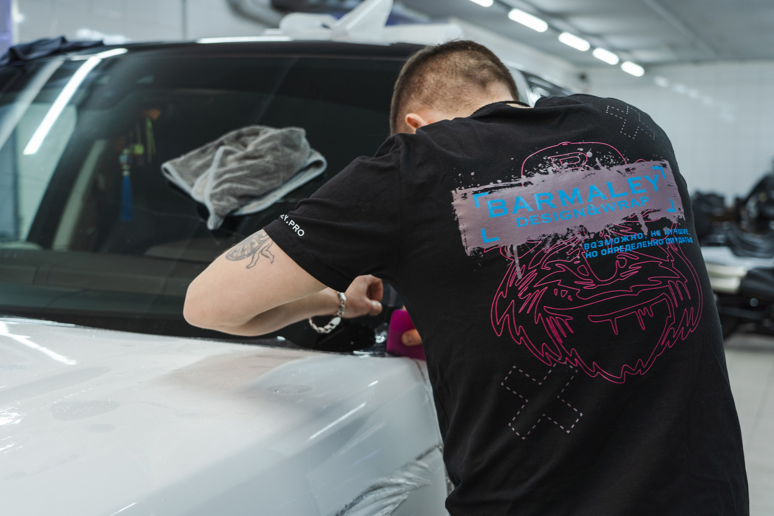 Оклейка автомобиля в защитный полиуретан. Студия дизайна и оклейки авто Barmaley Design