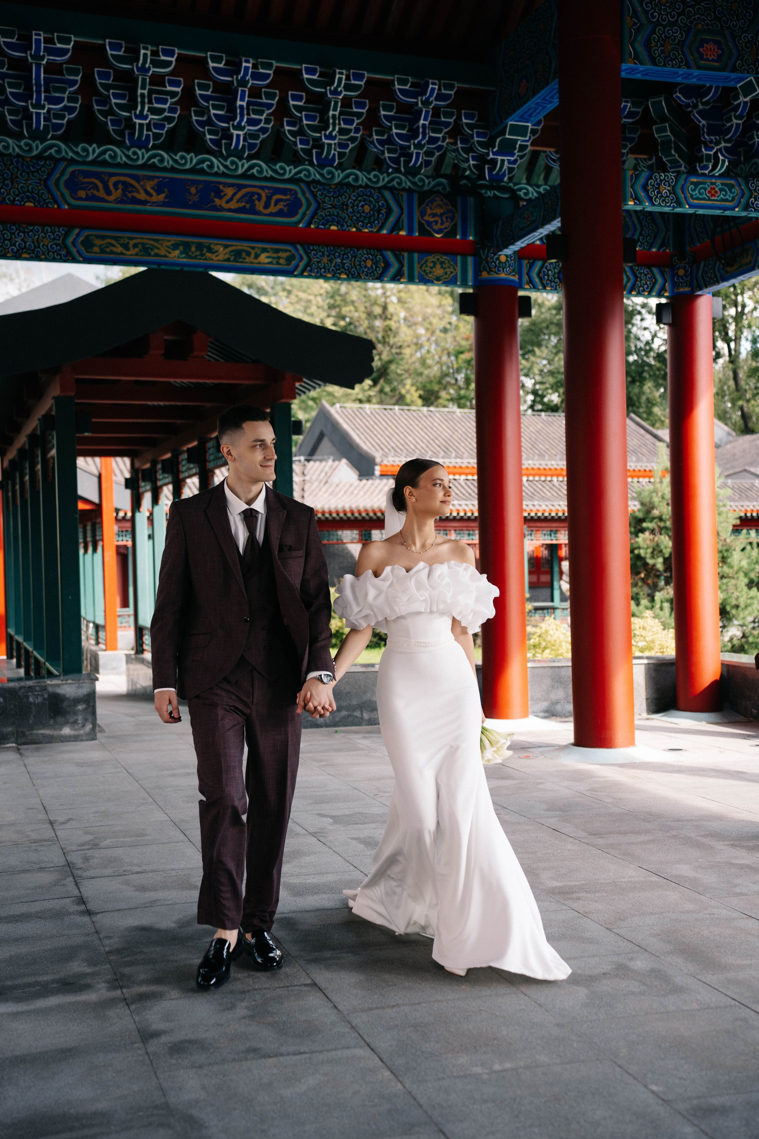 Свадебная фотосессия в Бутырском ЗАГС (Дворец Бракосочетания № 4) и прогулка в отеле Solux (Солюкс)