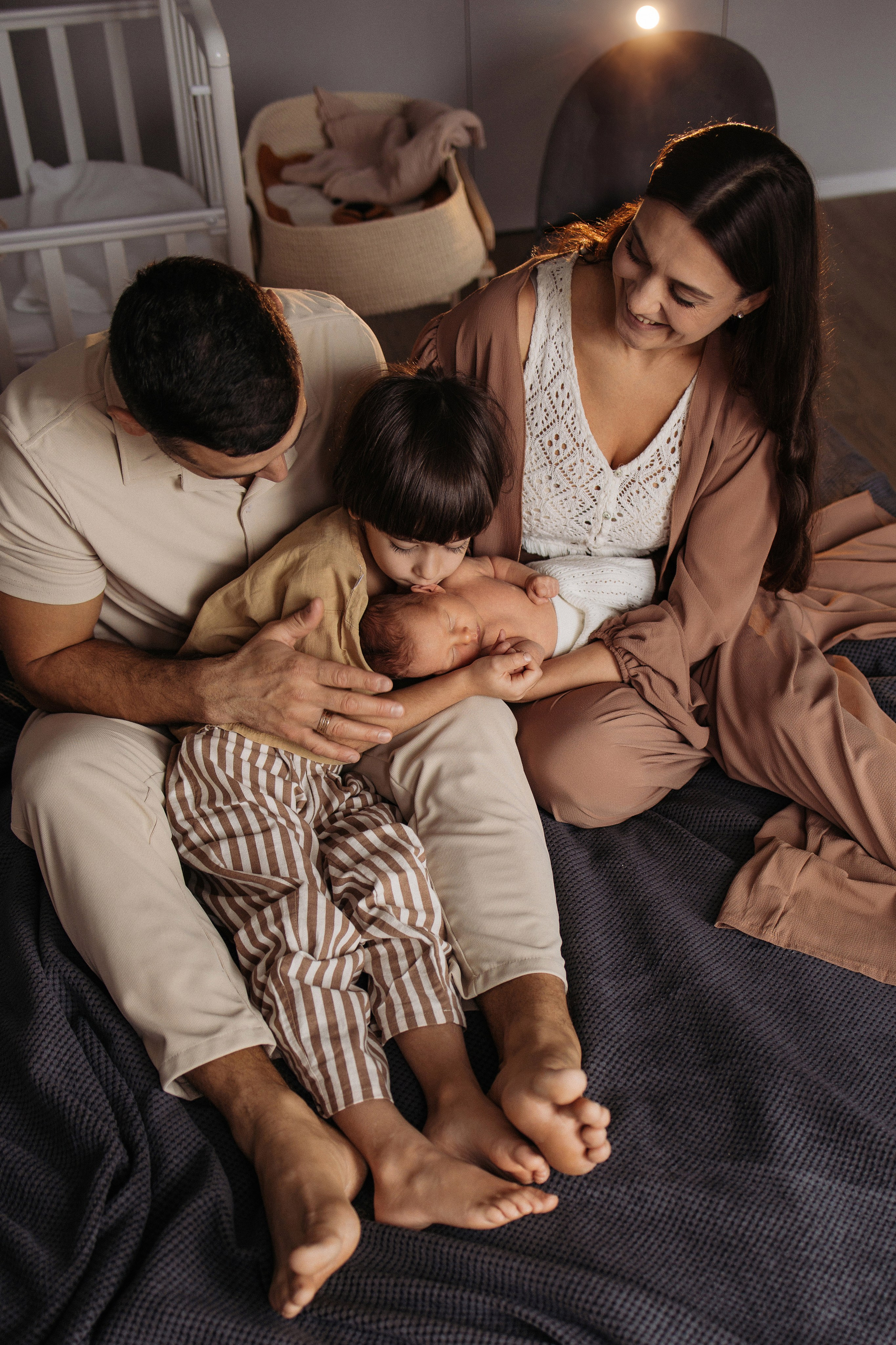 Фотосессия с новорожденным дома. Семейный фотограф в Москве Марина Петра