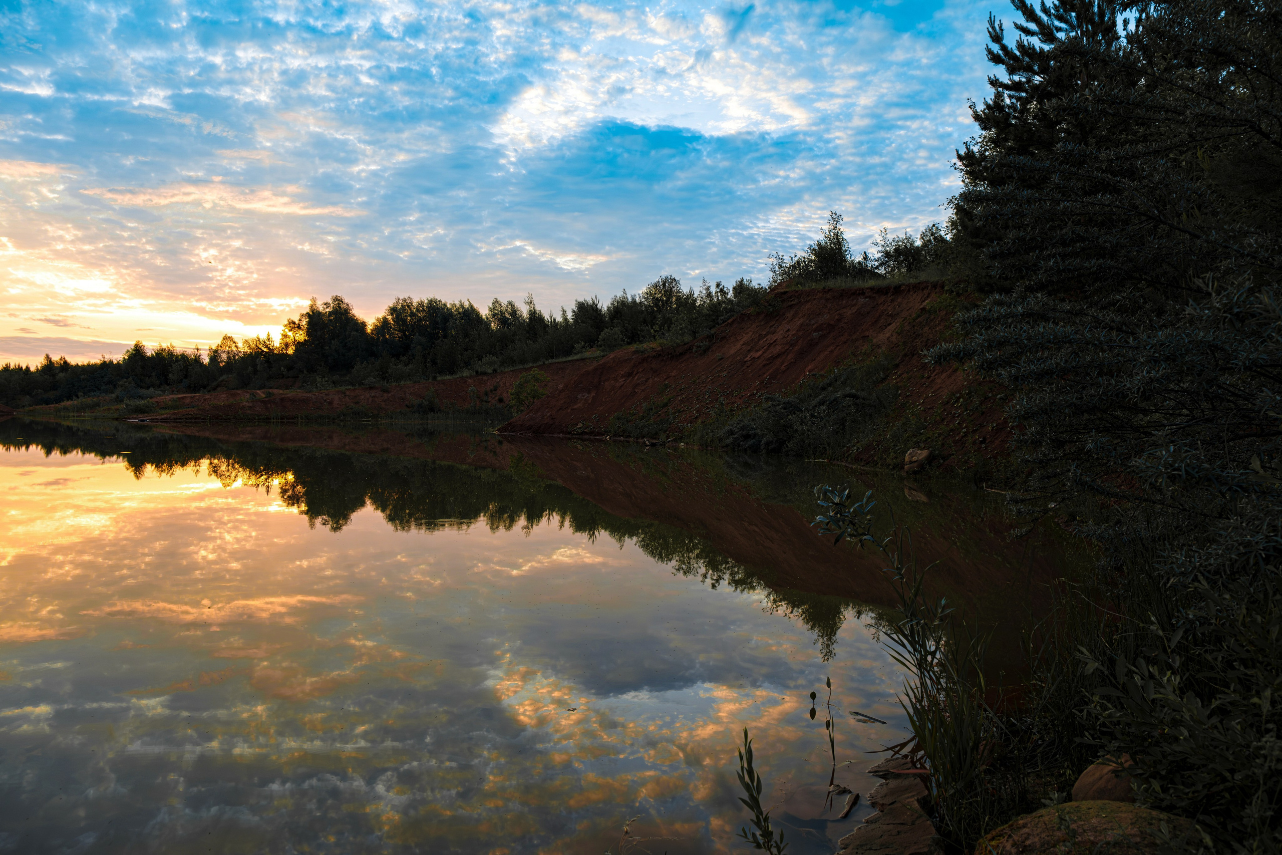 Мы связаны с землей, небом, водой. Все мы часть этого мира. И в этой связи нет никаких границ.Мы рождены для свободы, чтобы быть сильными и светлыми. Чувствовать себя частью всего этого мира.Покидая лоно природы, мы стремимся к своим целям, мечте, желаниям. Шаг за шагом, спотыкаясь и падая, взбираясь все выше. Мы обретаем новую статность. Покоряя вершину наслаждаемся триумфом и успехом своей удачи. Реальность становится такой привычной, что не многие могут вернуться к истокам и продолжают карабкаться дальше.