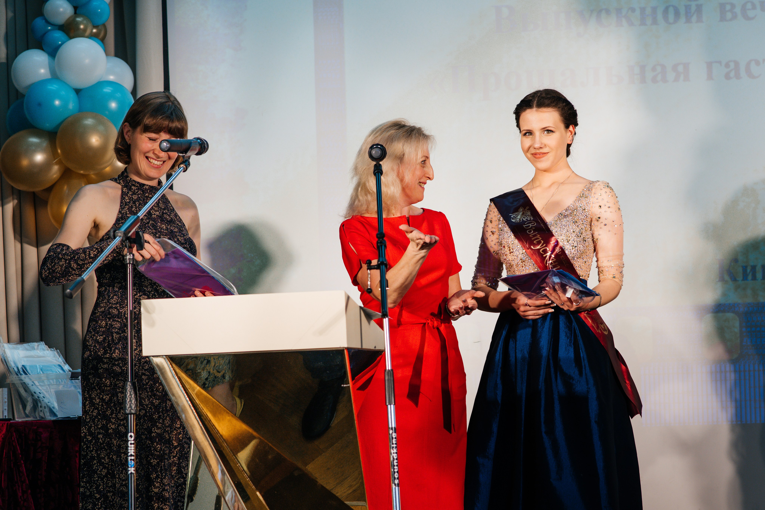 Вручение аттестатов. Выпускные альбомы в Подольске Москве и МО