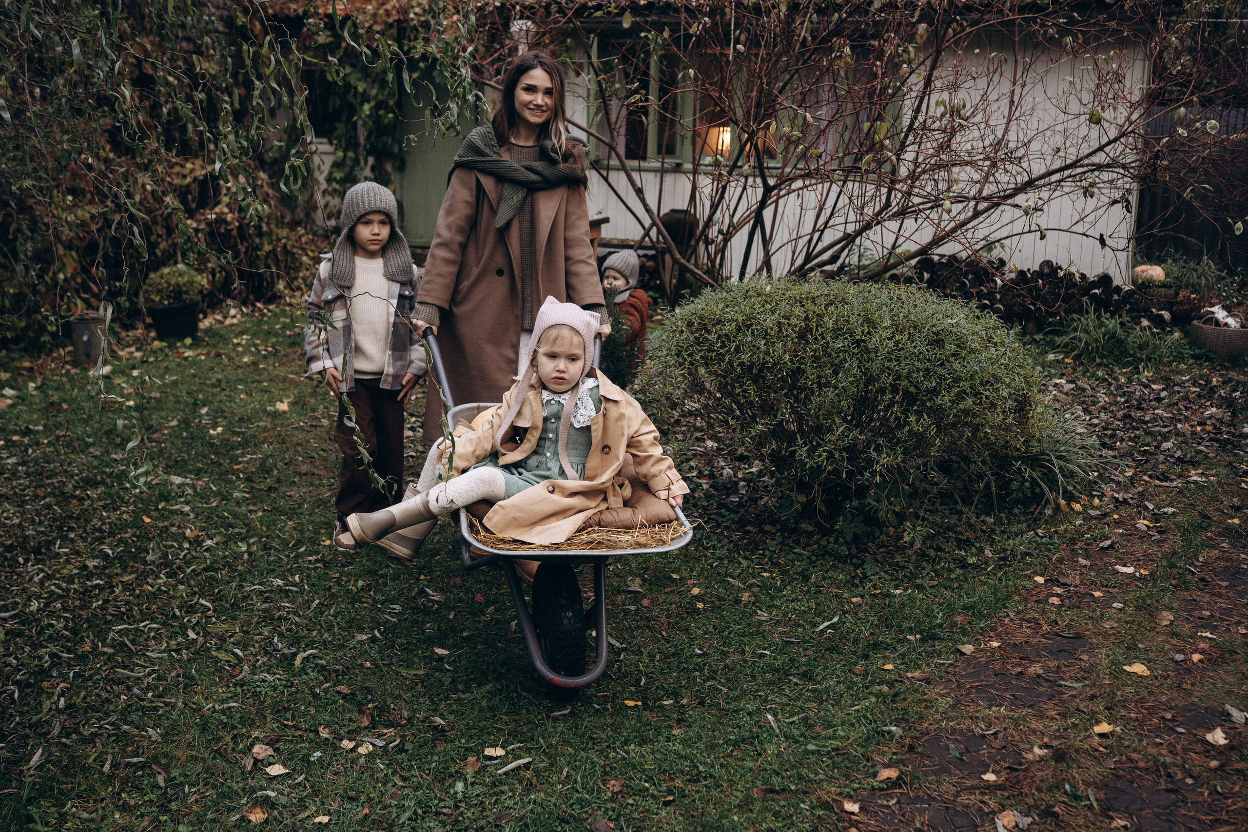 Яна и Ильсур, загородная Фотостудия. Фотограф Новорожденных в Москве. Семейные истории в стиле LIFE