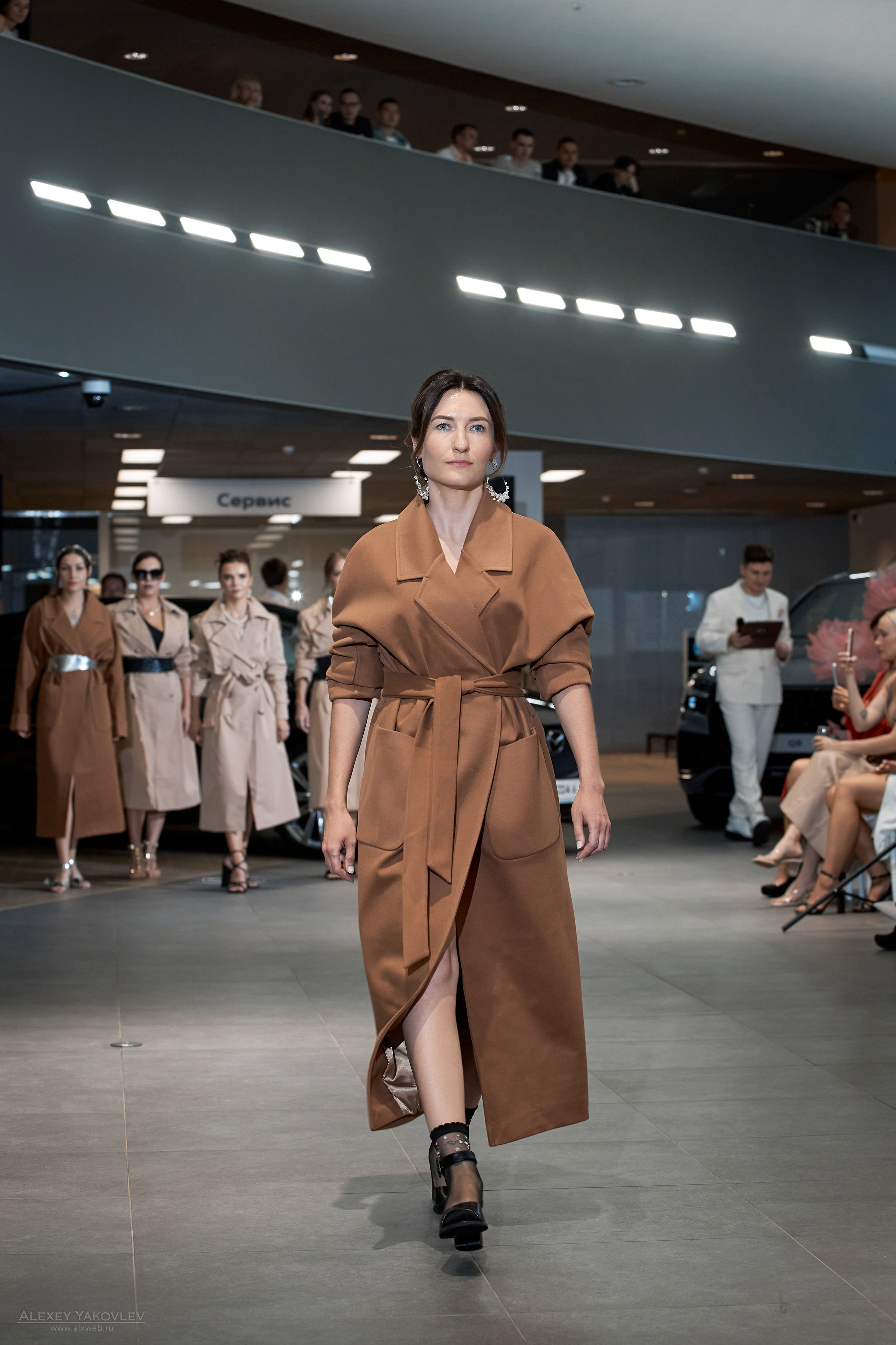 Модный показ PRE-FALL модельной школы Modeling+. Фотограф Алексей Яковлев