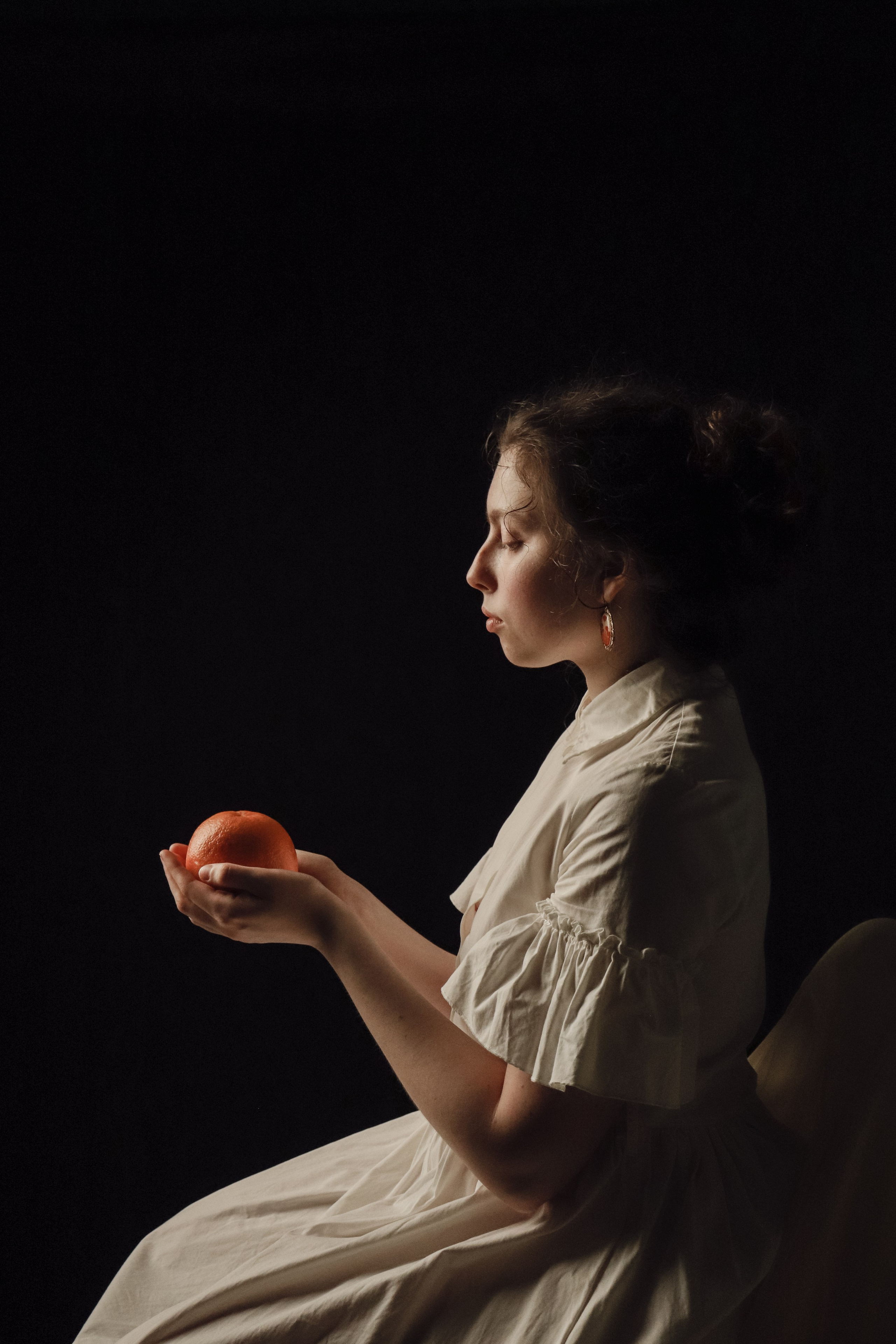 Арина и виноград. Ивентный фотограф в Санкт-Петербурге Олег Комков