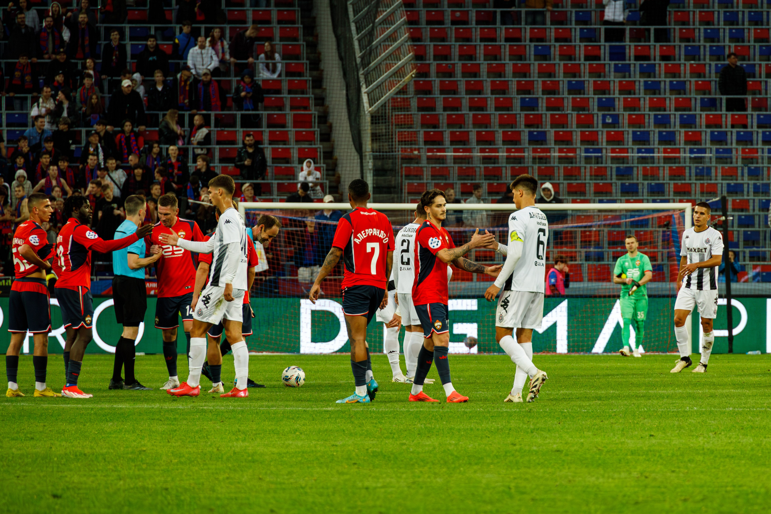 ФУТБОЛ: ЦСКА — ПАРТИЗАН. Фотограф Павел Подшивалов