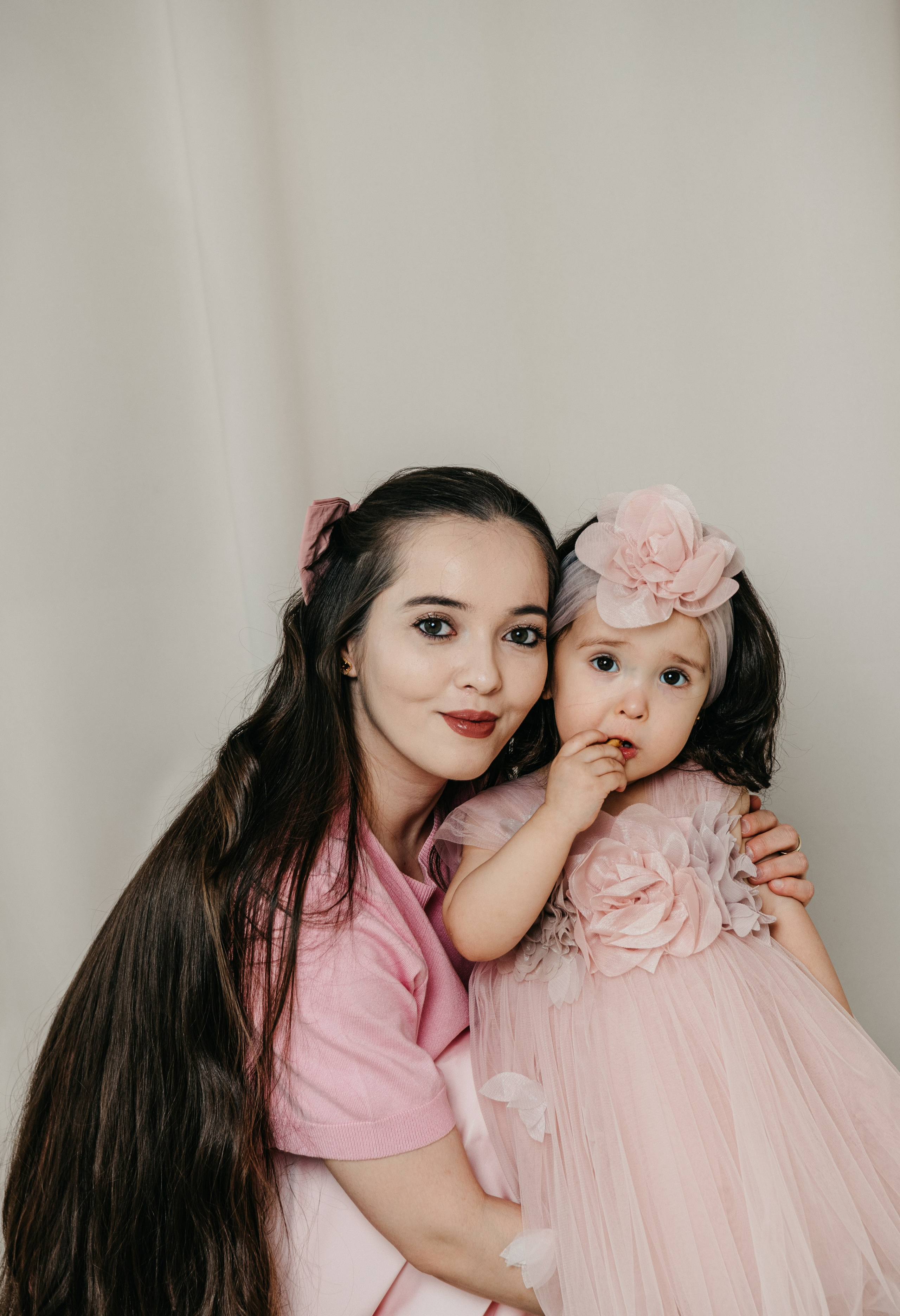 Майя с семьей. Фотограф на выписку из роддома в Москве и МО