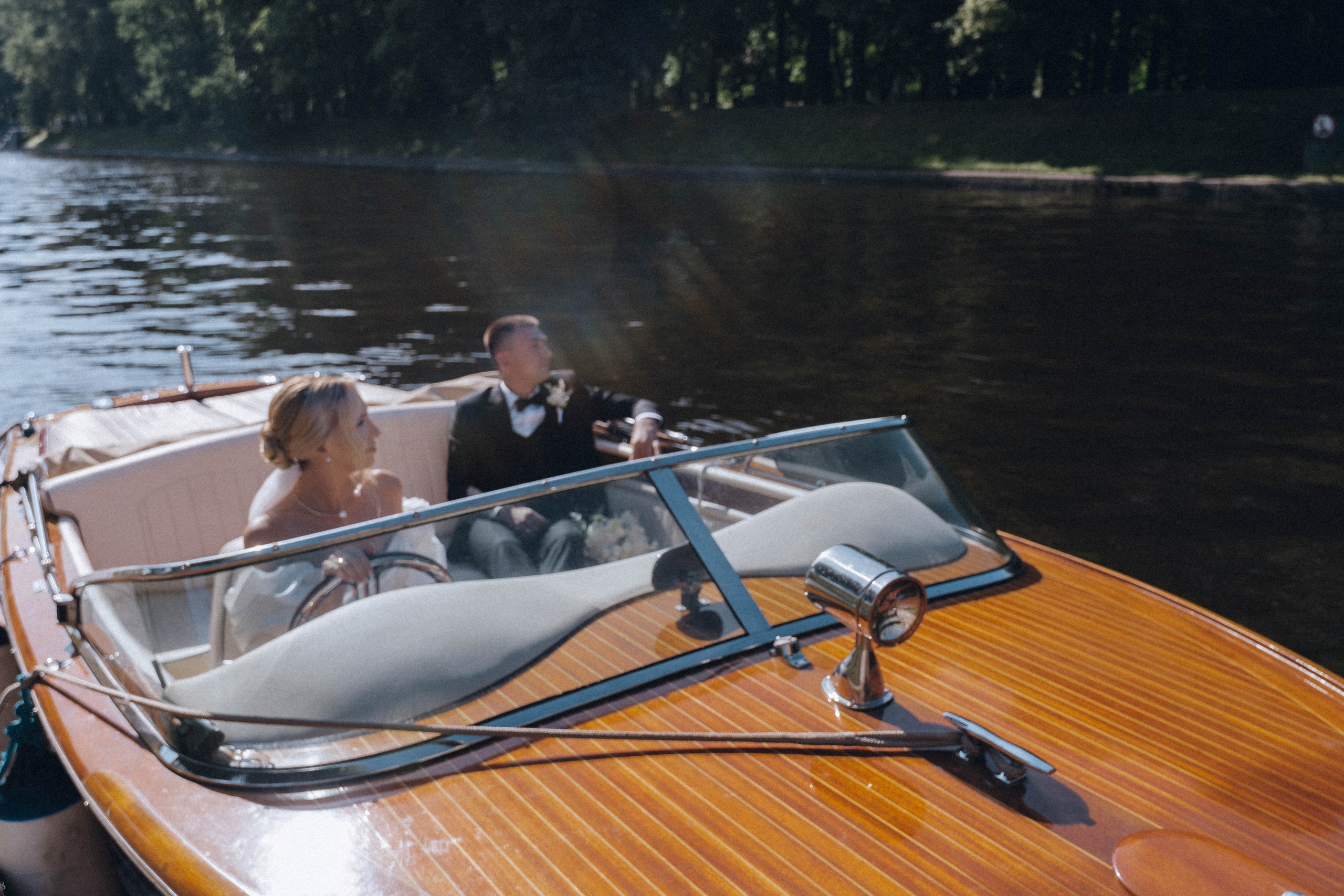 СВАДЕНБНАЯ СЬЕМКА НА КАТЕРЕ ПО КАНАЛАМ САНКТ-ПЕТЕРБУРГА И В АКВАТОРИИ НЕВЫ. Профессиональный фотограф, Санкт-Петербург — Виктория Богомолова
