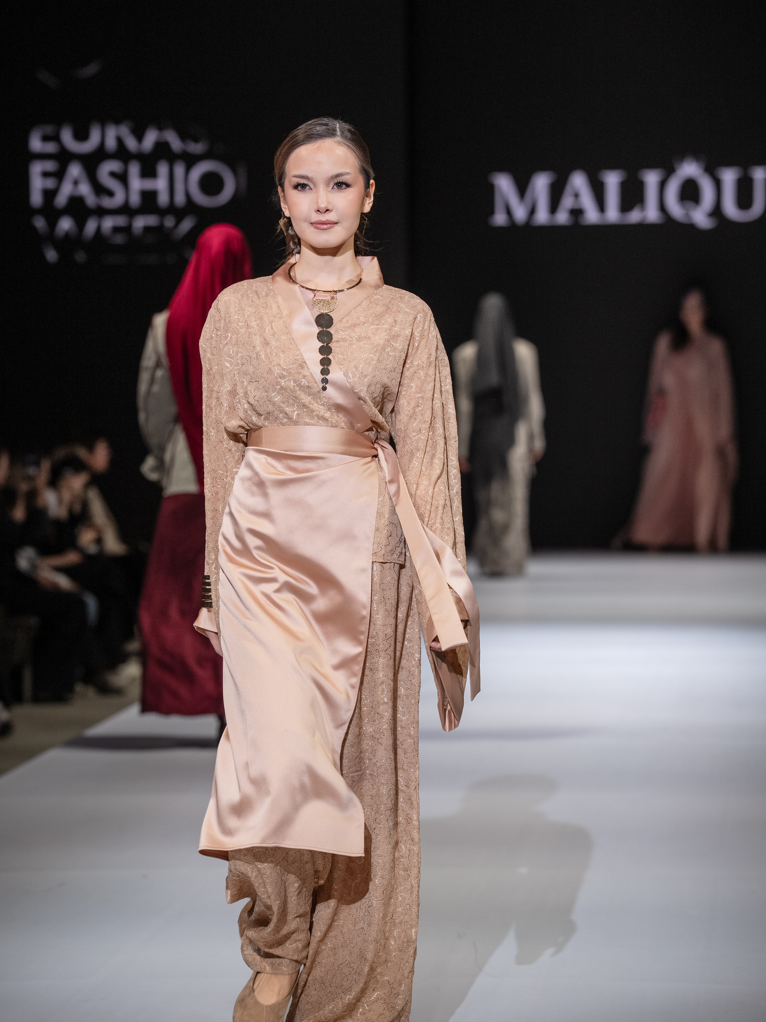 EURASIAN FASHION WEEK Malique. Сайт Алматинского НЮ АРТ, будуар и фэшн фотографа Дениса Карпенко