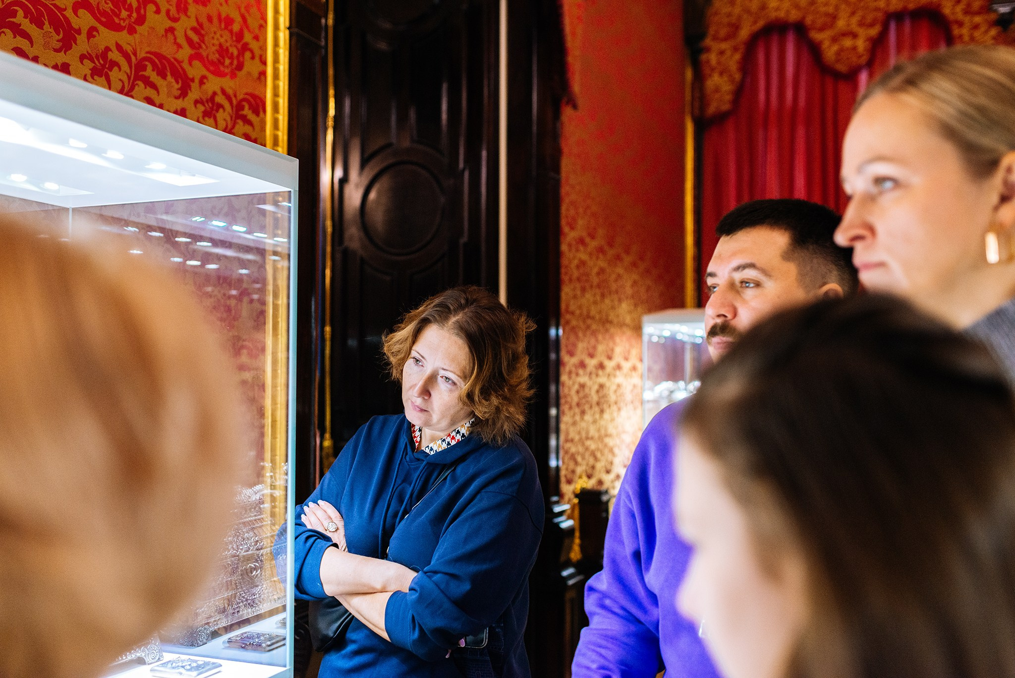 Егор Шапиро. Экскурсия в музей Фаберже. Ноябрь 24. Репортажный фотограф в Санкт-Петербурге Анастасия Клёпова