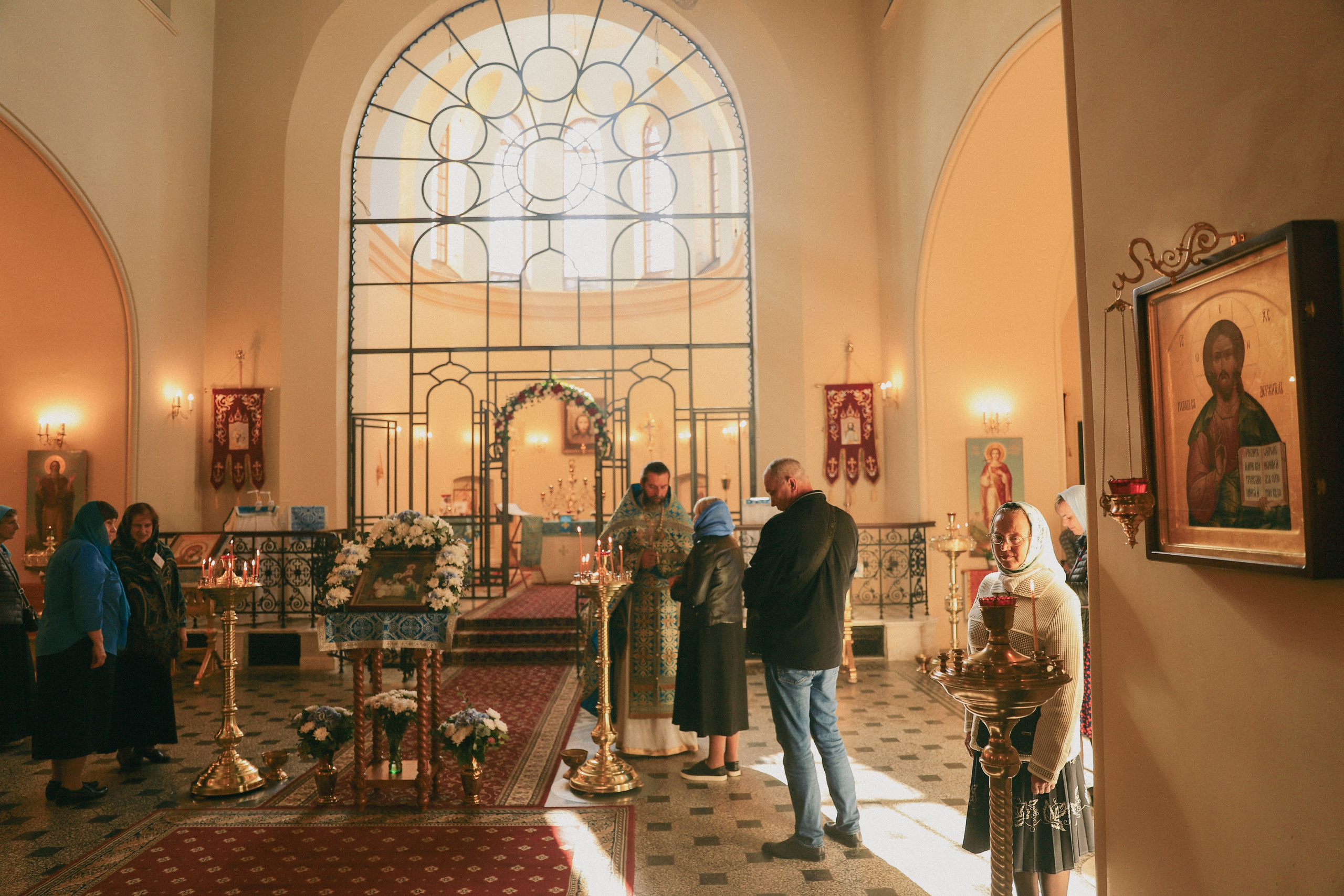 Служба в церкви