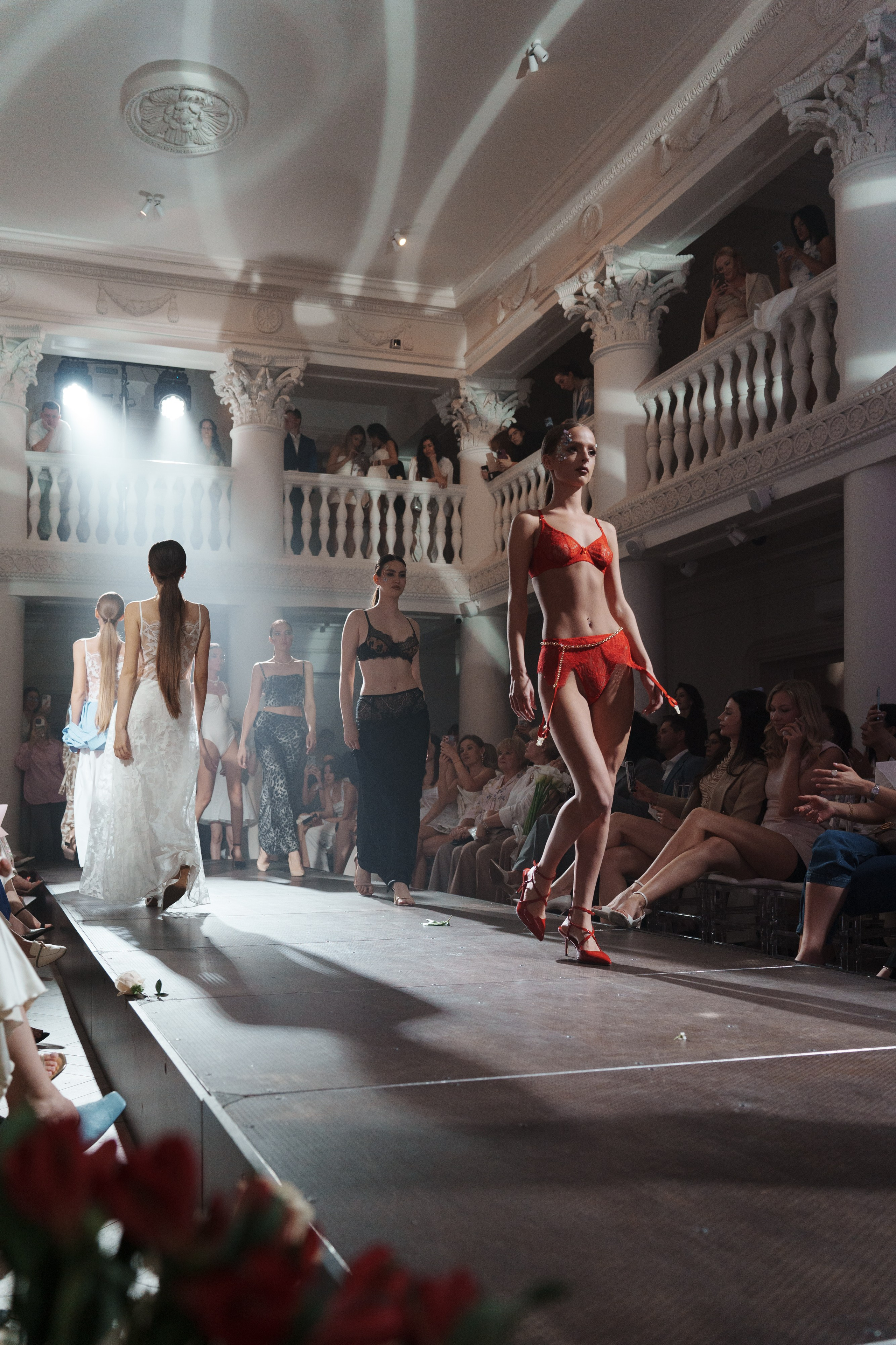 Репортаж |Модный показ Flower Inspiration |. Репортажный фотограф в Калининграде Екатерина Суханова