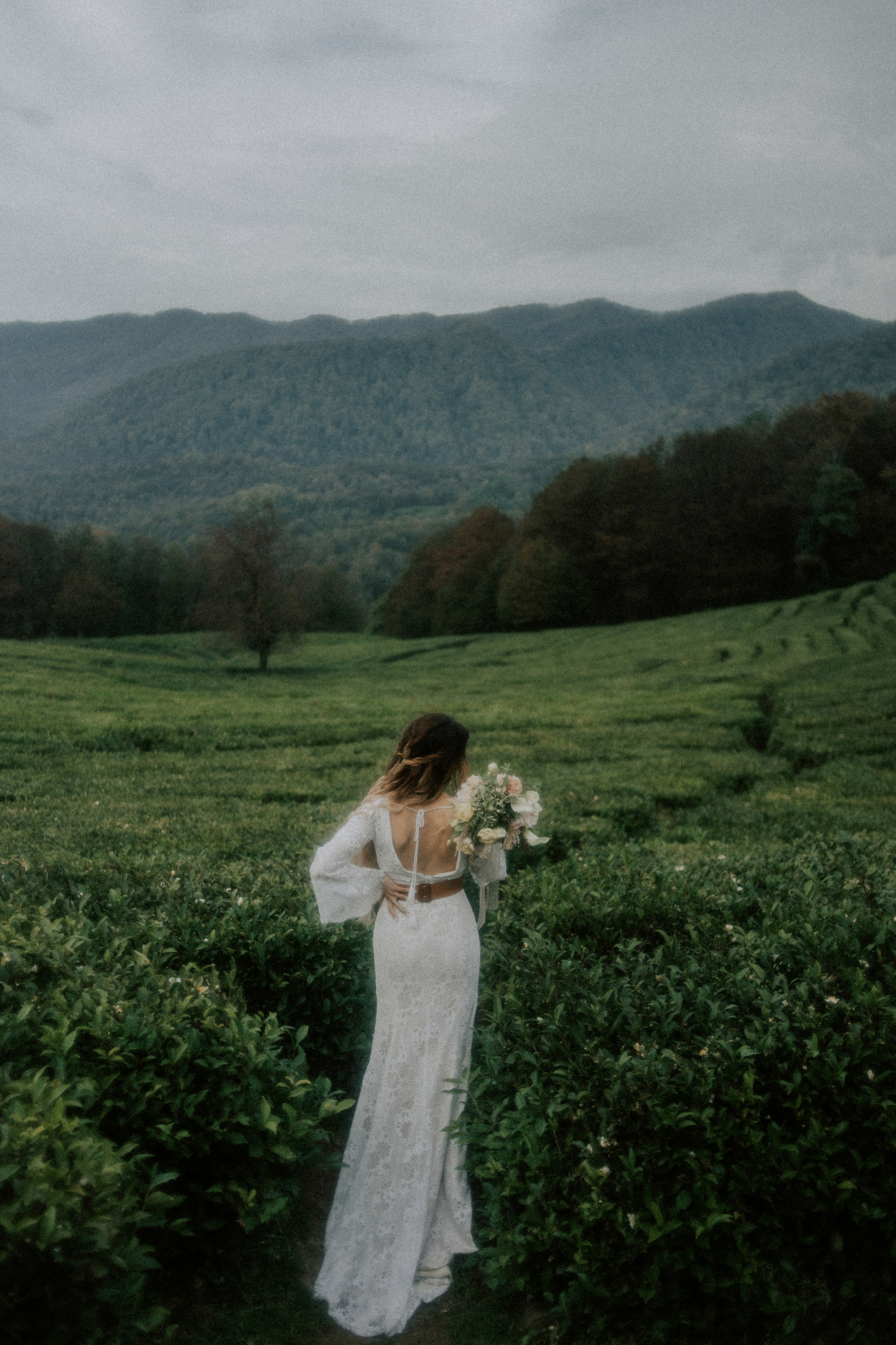 Дима и Аня. Чайная плантация. ФОТОГРАФ Екатеринбург Москва Анастасия Замесина