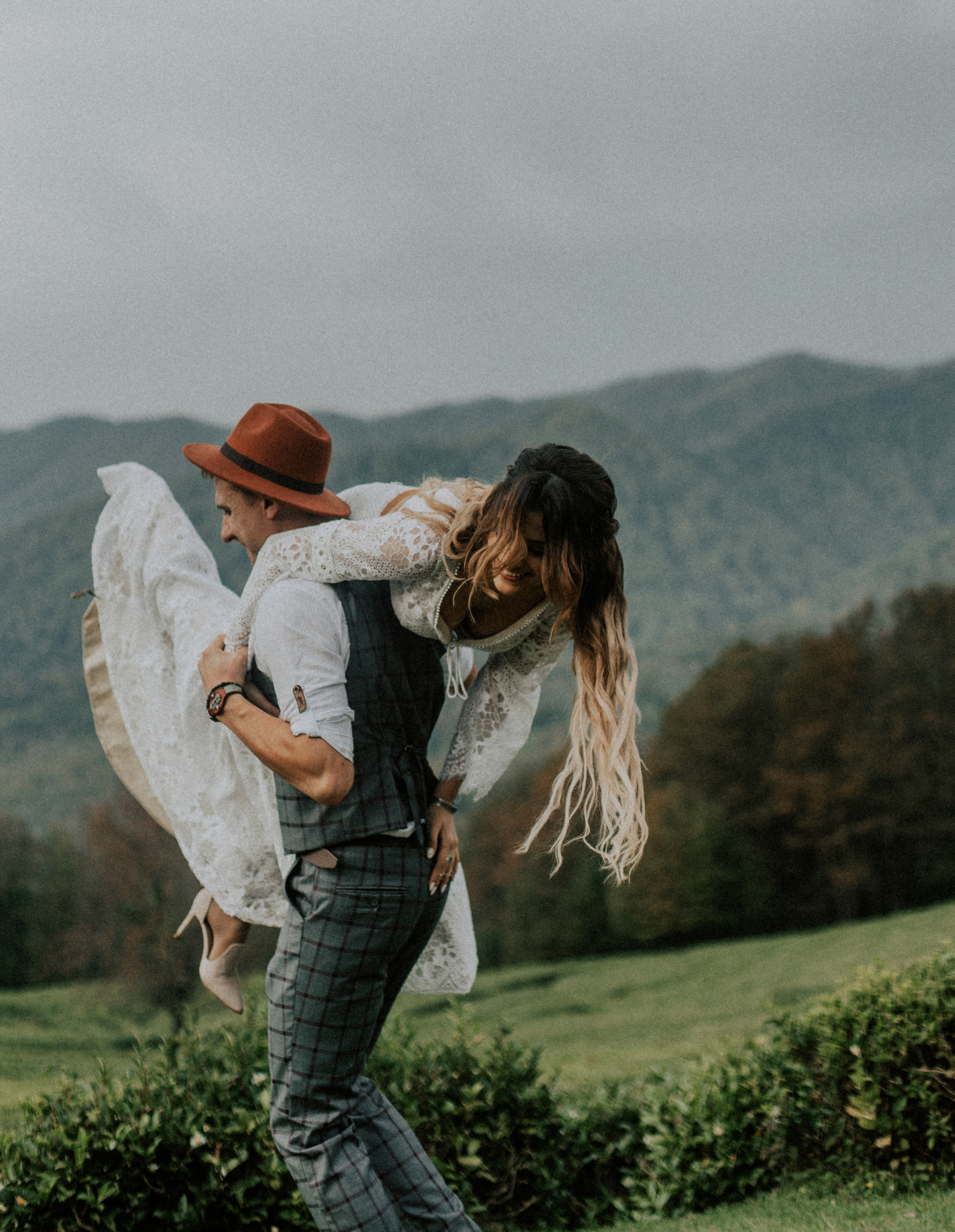 Дима и Аня. Чайная плантация. ФОТОГРАФ Екатеринбург Москва Анастасия Замесина