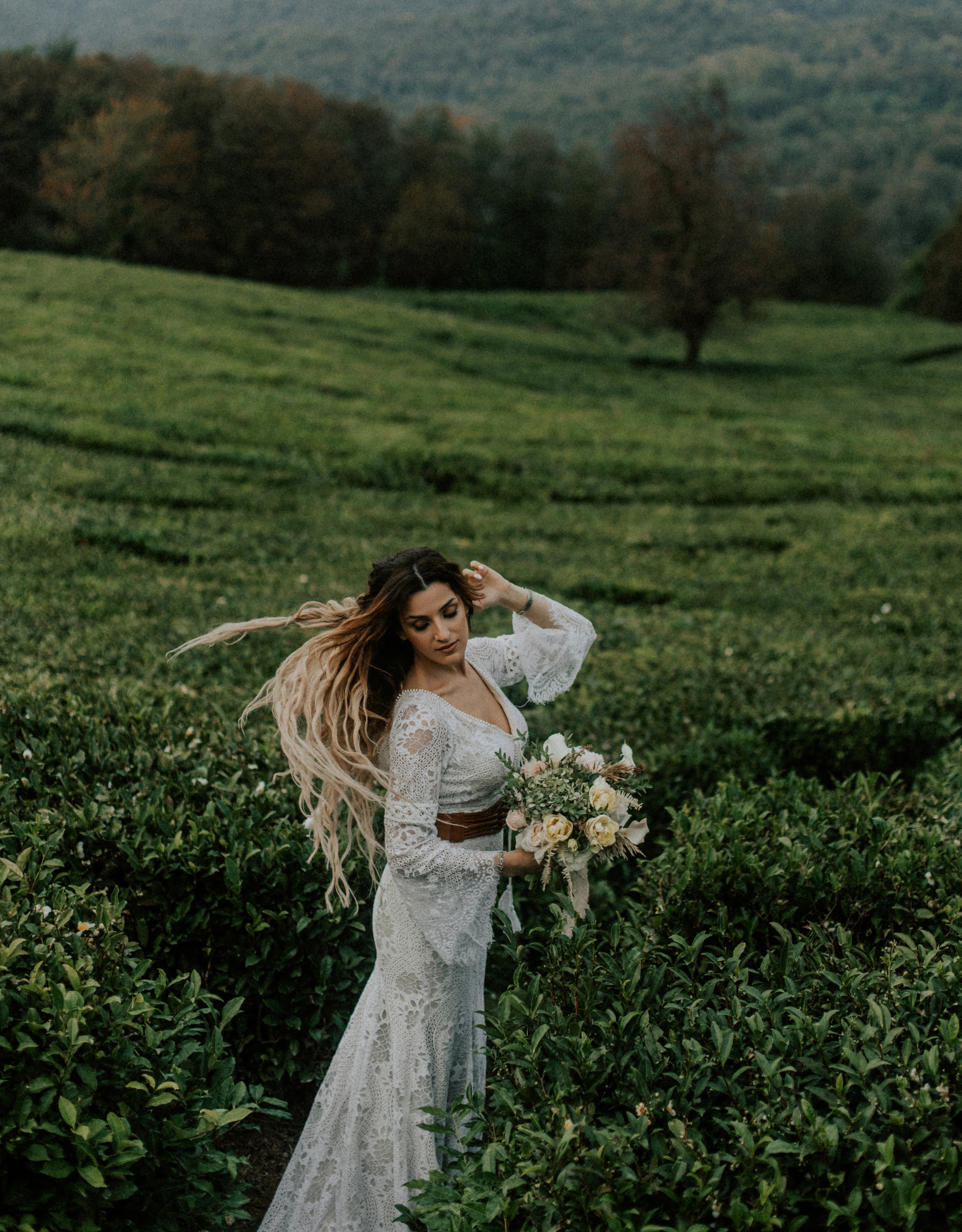 Дима и Аня. Чайная плантация. ФОТОГРАФ Екатеринбург Москва Анастасия Замесина