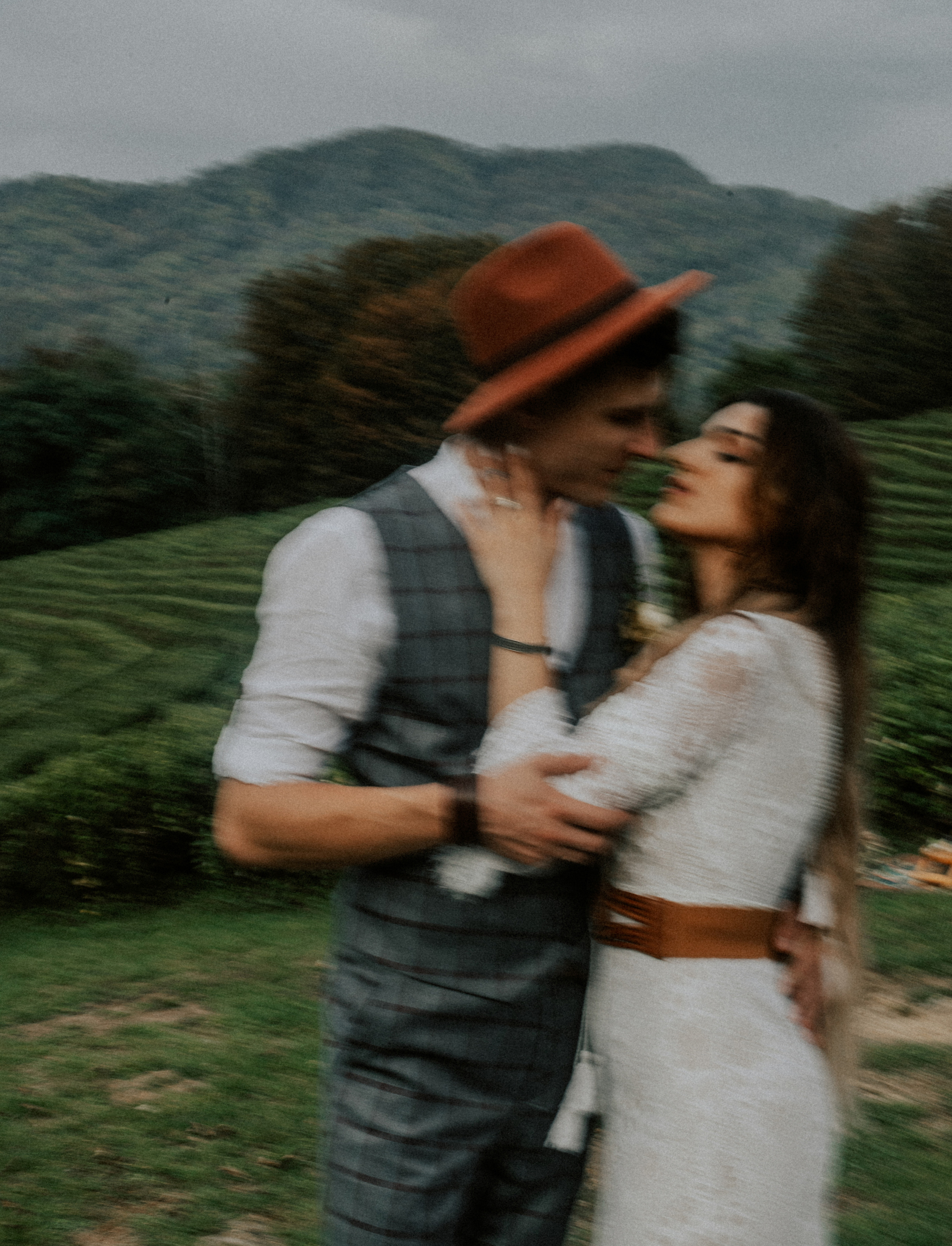 Дима и Аня. Чайная плантация. ФОТОГРАФ Екатеринбург Москва Анастасия Замесина