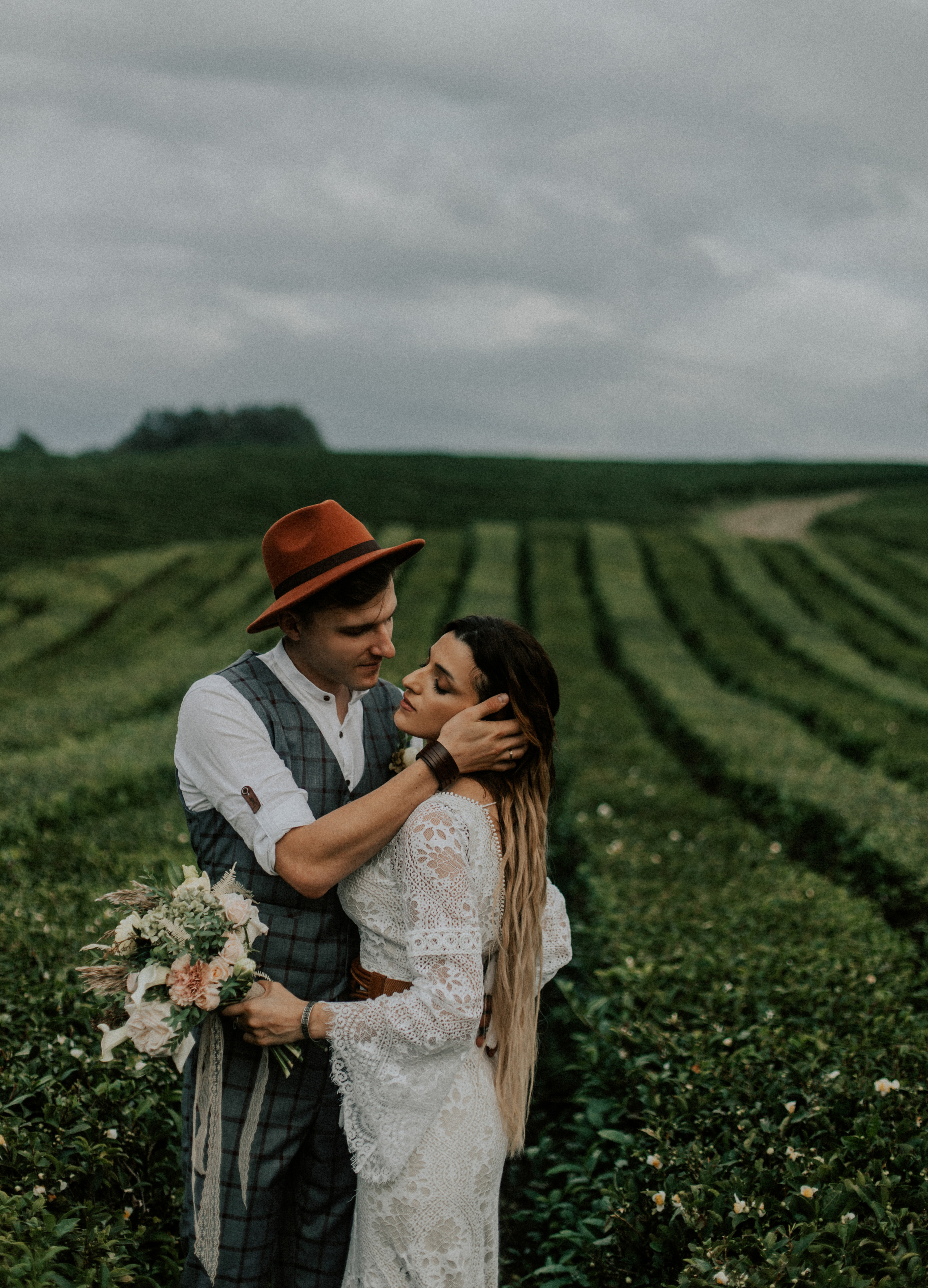 Дима и Аня. Чайная плантация. ФОТОГРАФ Екатеринбург Москва Анастасия Замесина