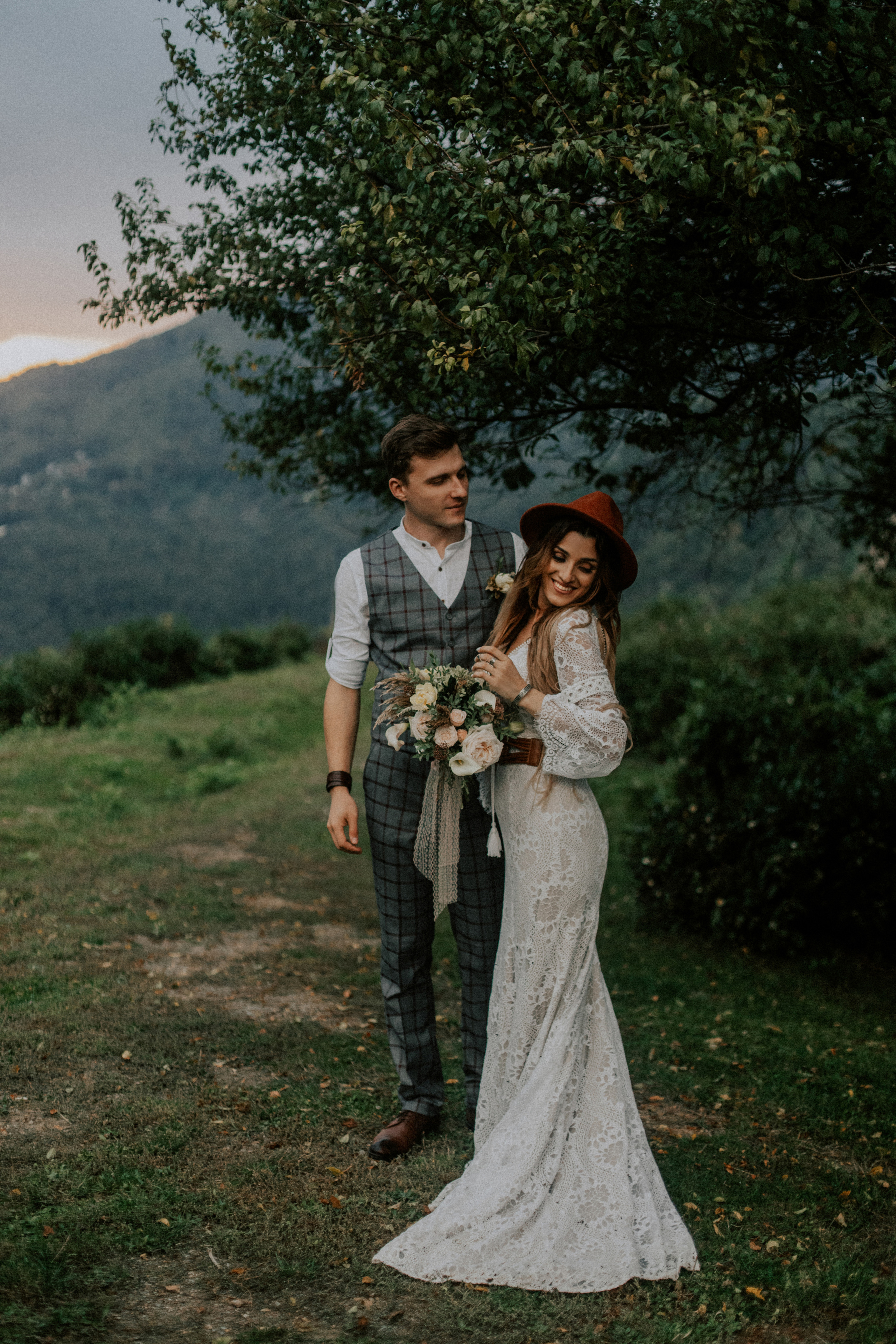 Дима и Аня. Чайная плантация. ФОТОГРАФ Екатеринбург Москва Анастасия Замесина